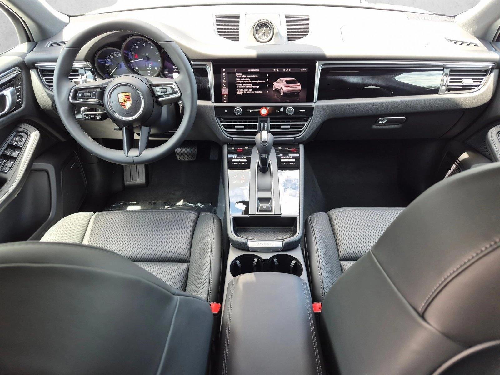 Thumbnail: 2026 Porsche Macan - 5