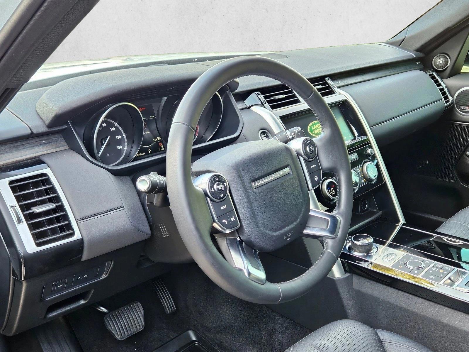 Thumbnail: 2017 Land Rover Discovery - 3