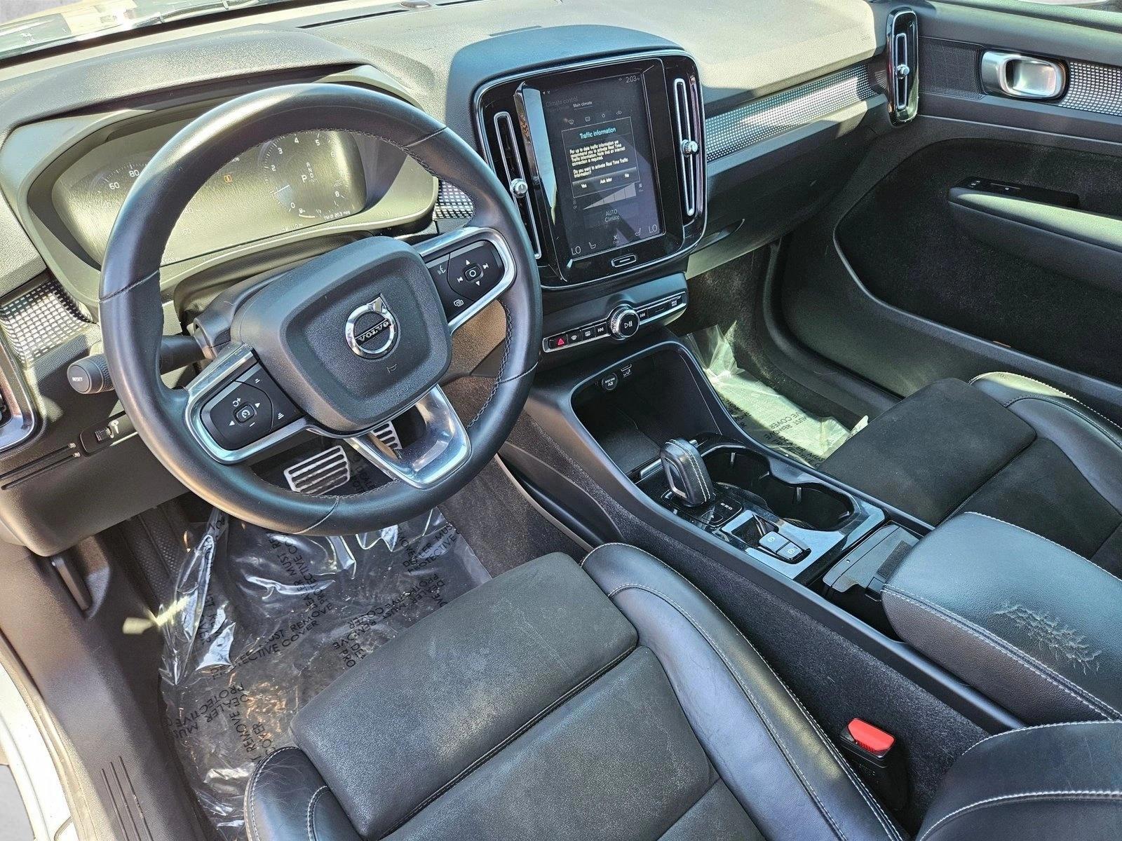 Thumbnail: 2022 Volvo XC40 - 3