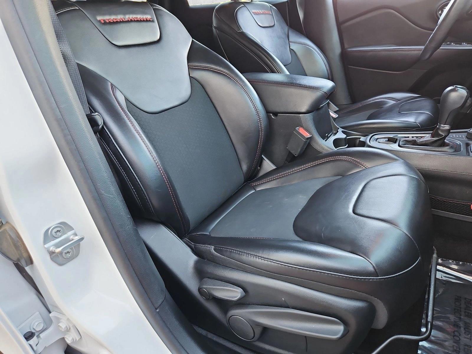 Thumbnail: 2019 Jeep Cherokee - 7