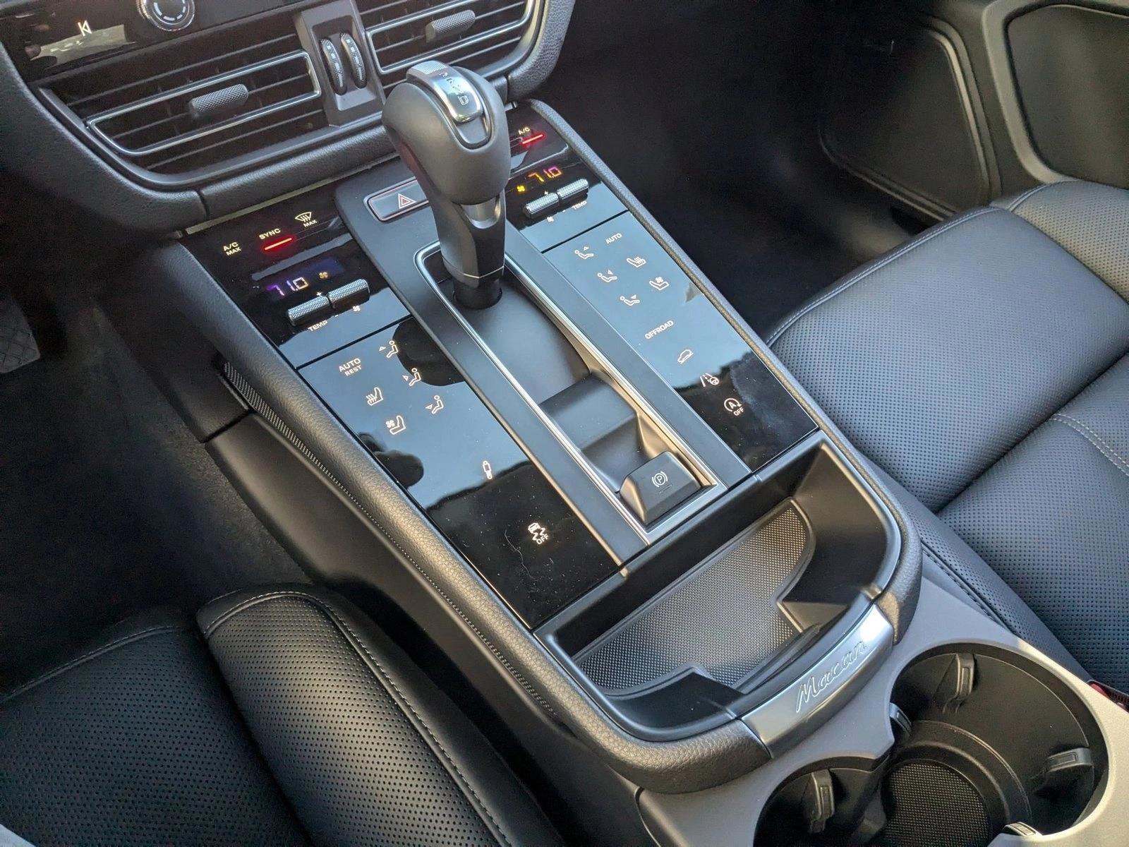 2026 Porsche Macan T - Photo 21