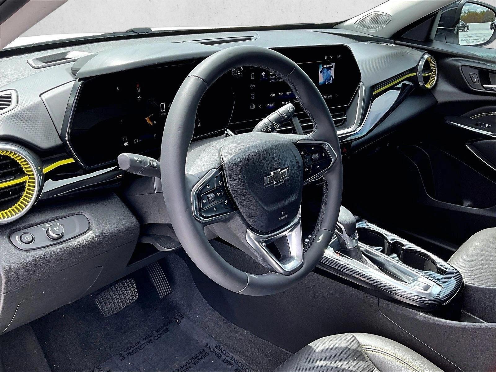 Thumbnail: 2024 Chevrolet Trax - 3