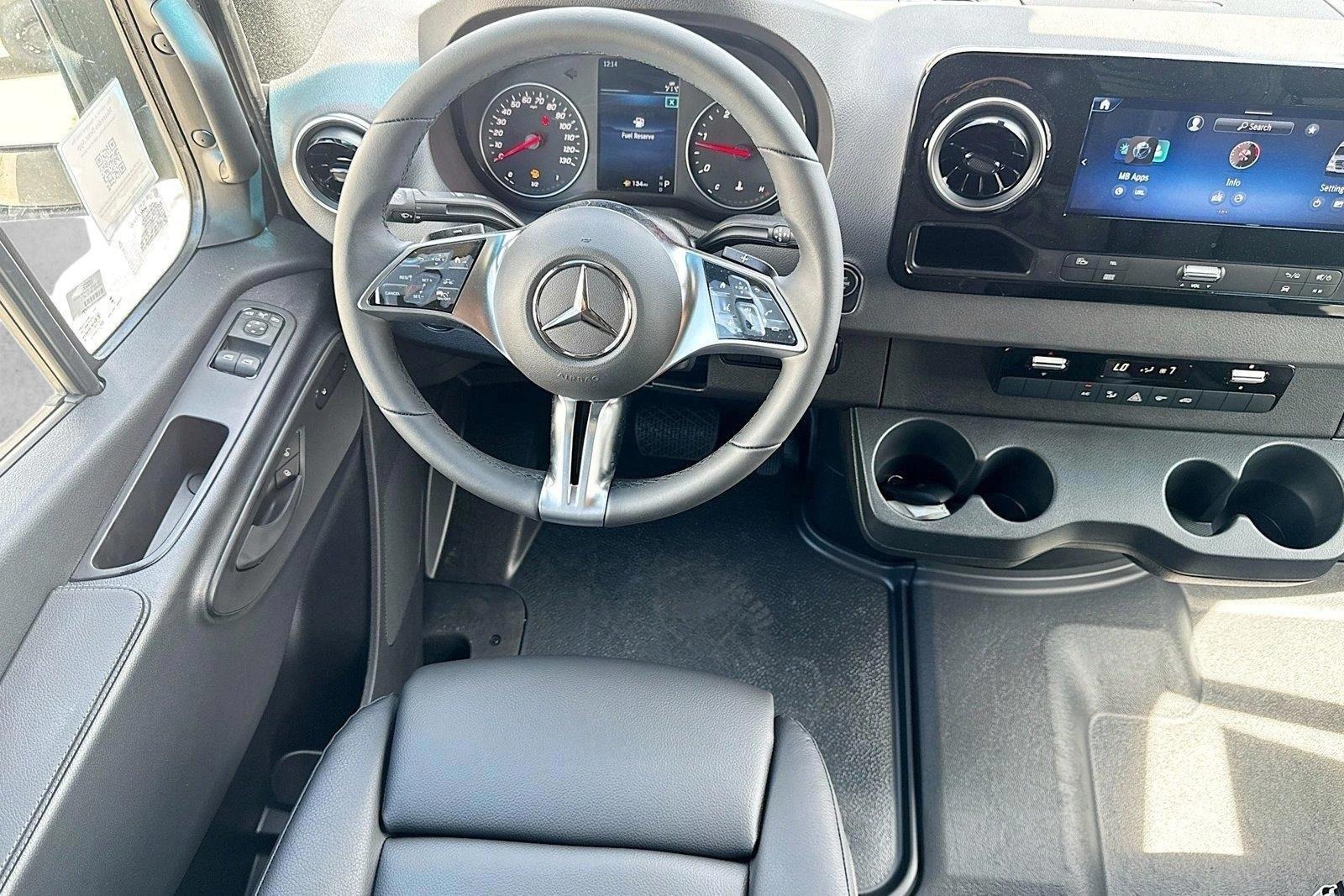 Thumbnail: 2026 Mercedes-Benz Sprinter - 4