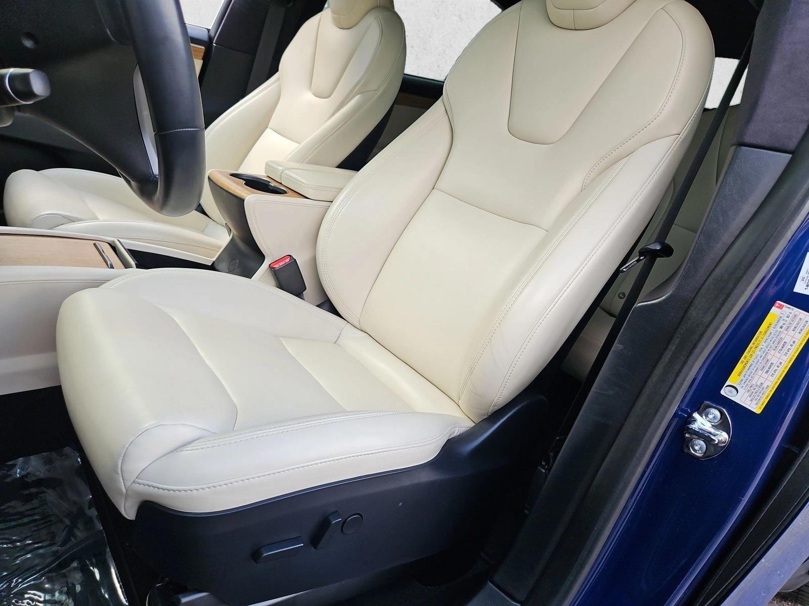 2020 Tesla Model X Long Range - Photo 16