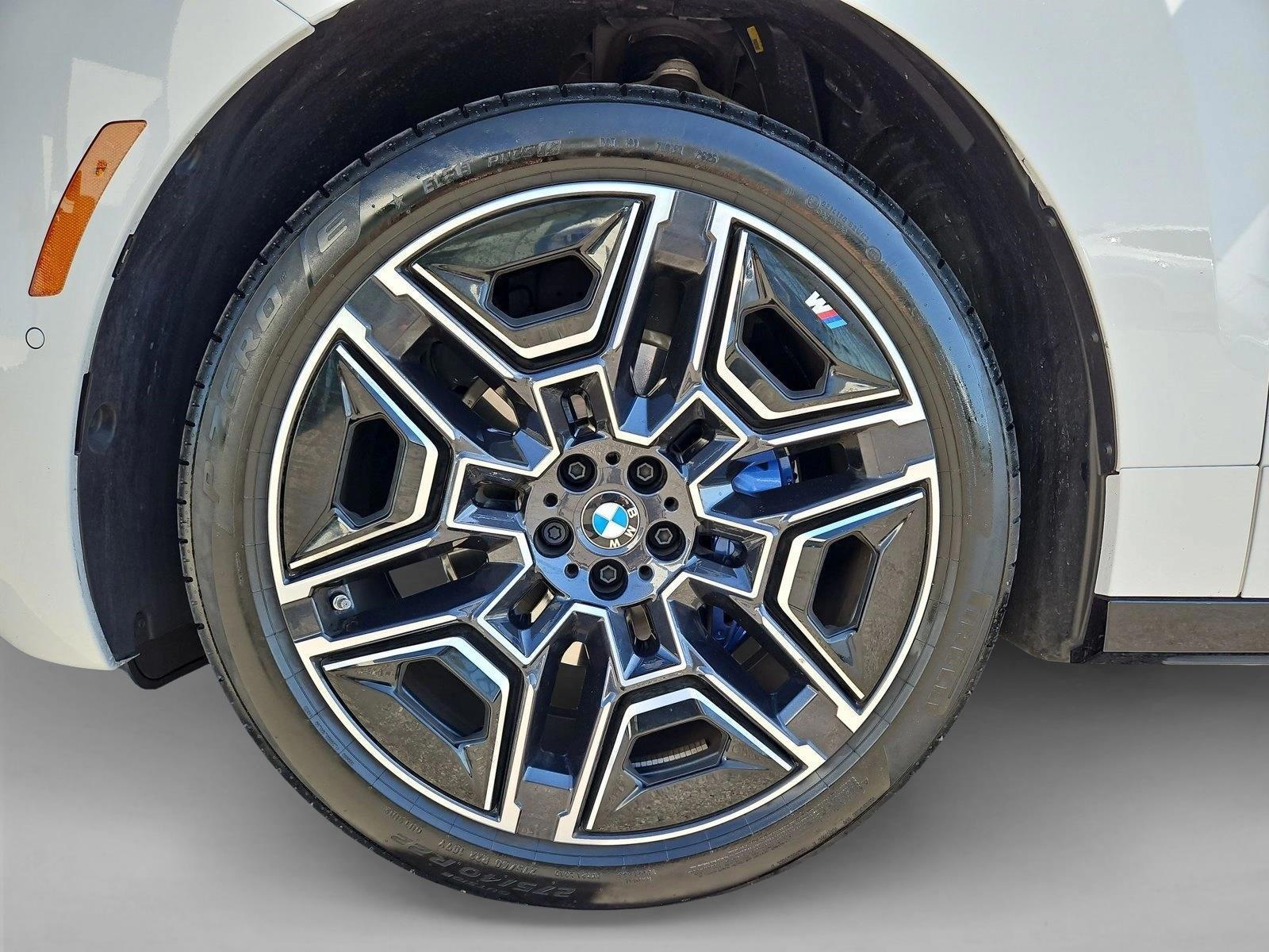 2026 BMW iX 45 - Photo 23