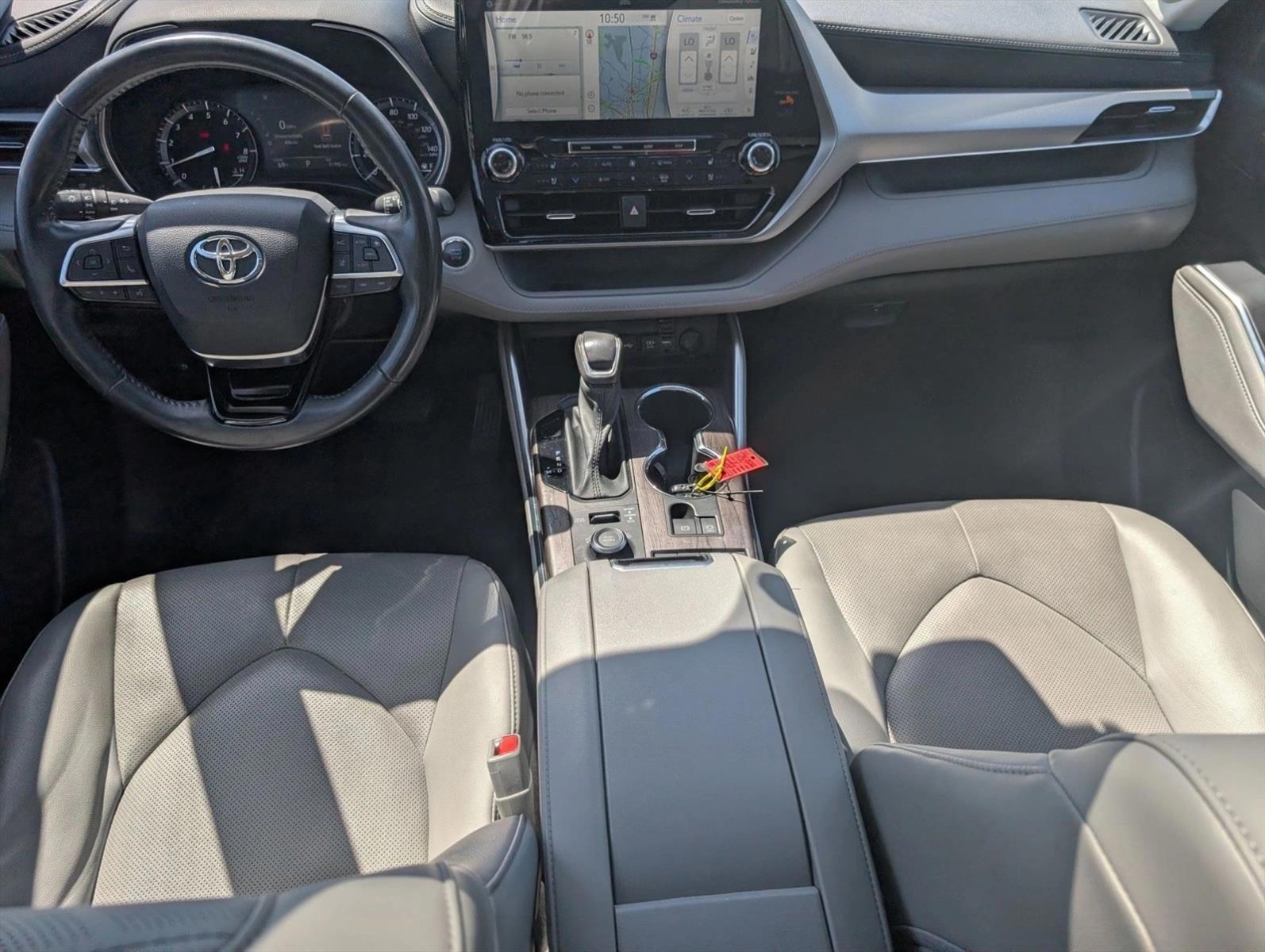 Thumbnail: 2021 Toyota Highlander - 3