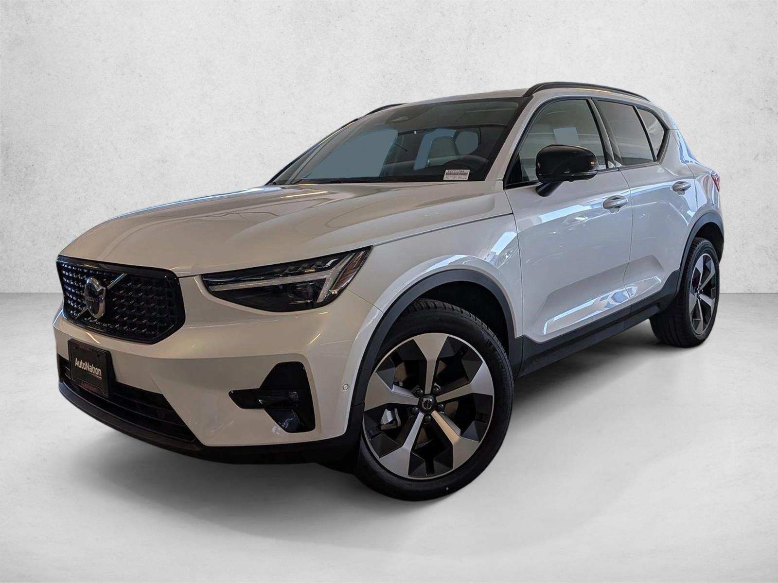 Thumbnail: 2026 Volvo XC40 - 1