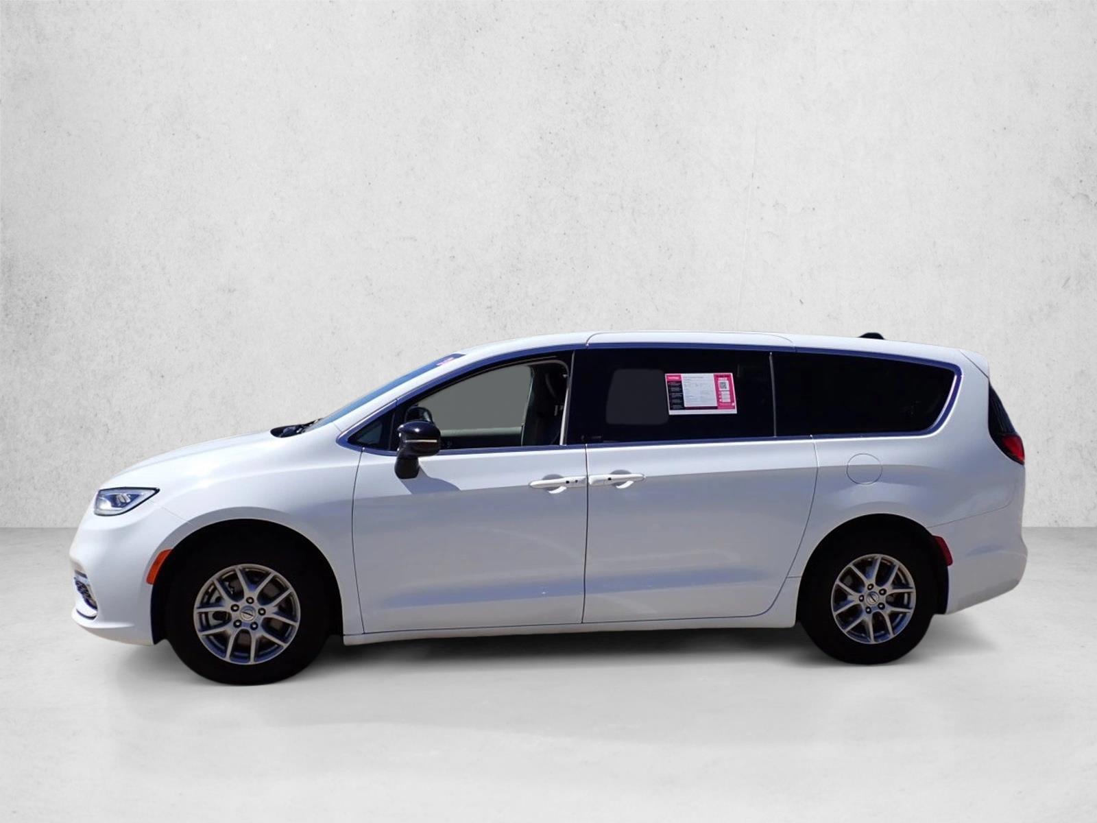 Thumbnail: 2024 Chrysler Pacifica - 2