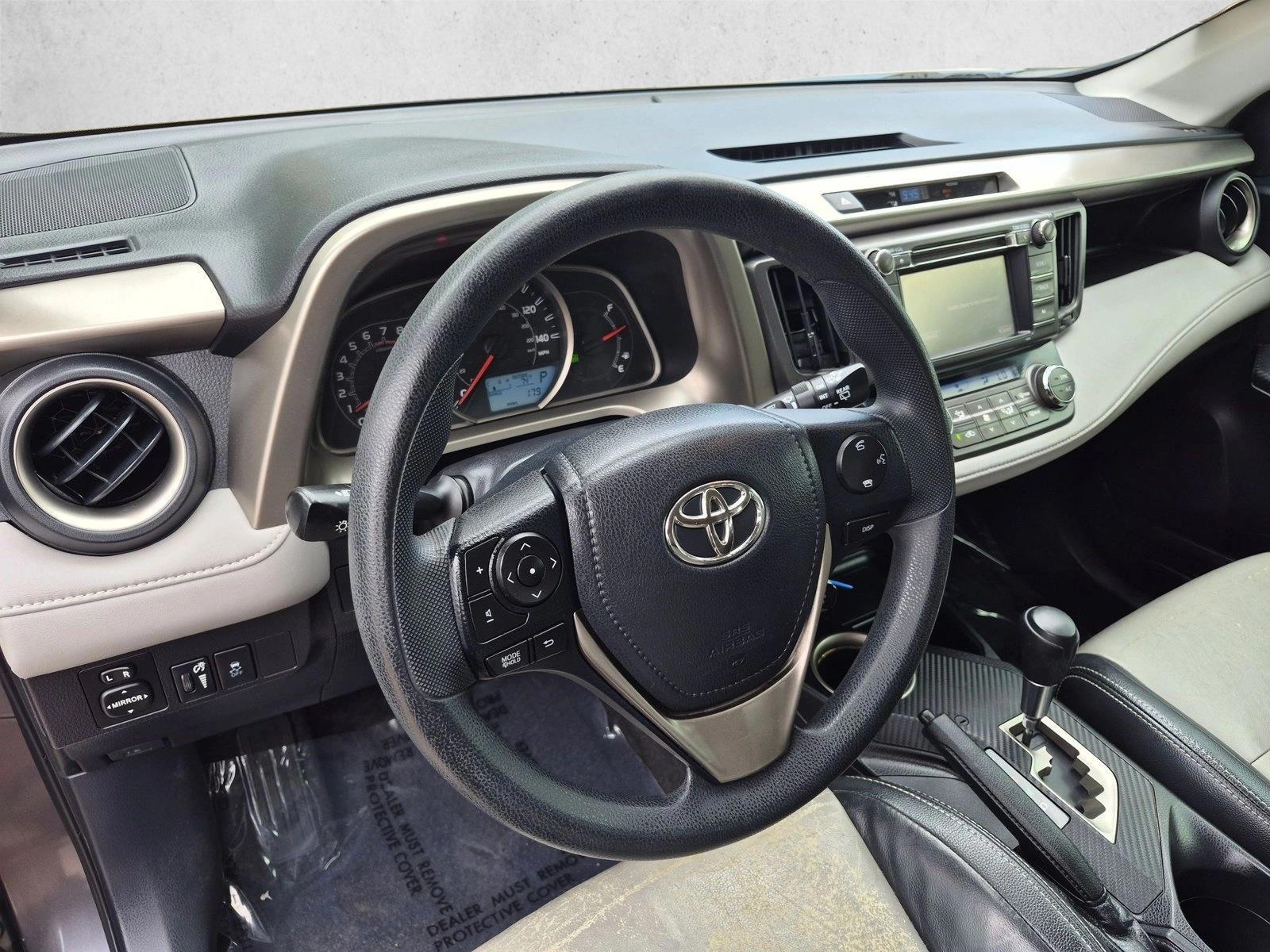 Thumbnail: 2015 Toyota RAV4 - 3