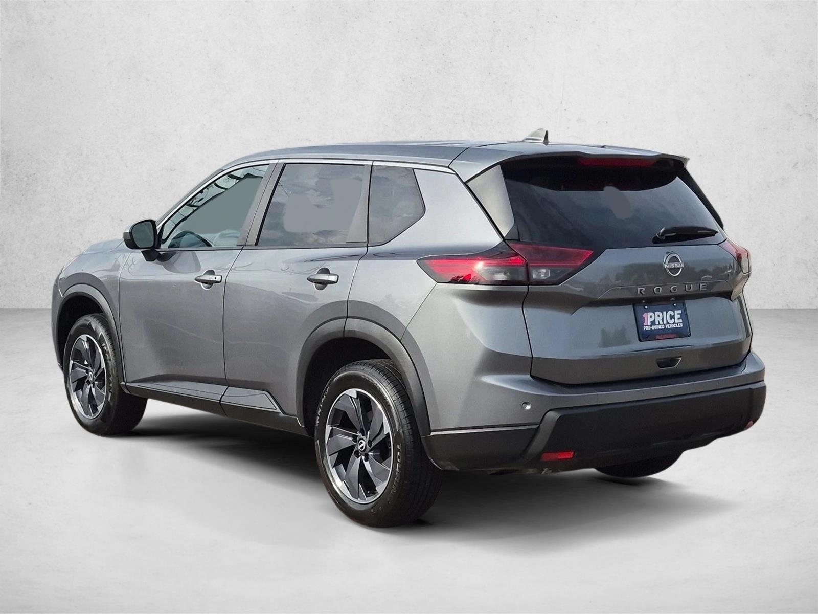 2025 Nissan Rogue SV - Photo 8