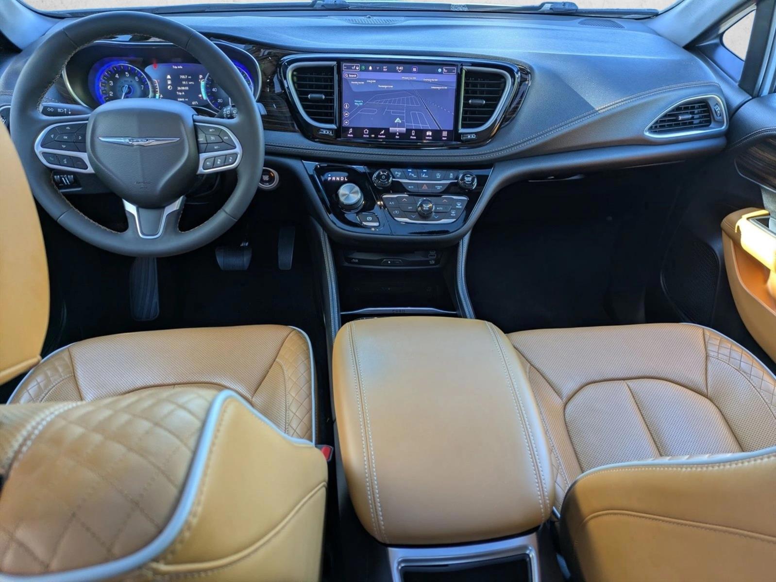 Thumbnail: 2022 Chrysler Pacifica - 3