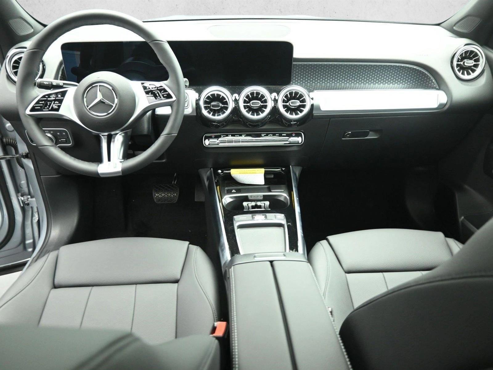 Thumbnail: 2026 Mercedes-Benz GLB - 4