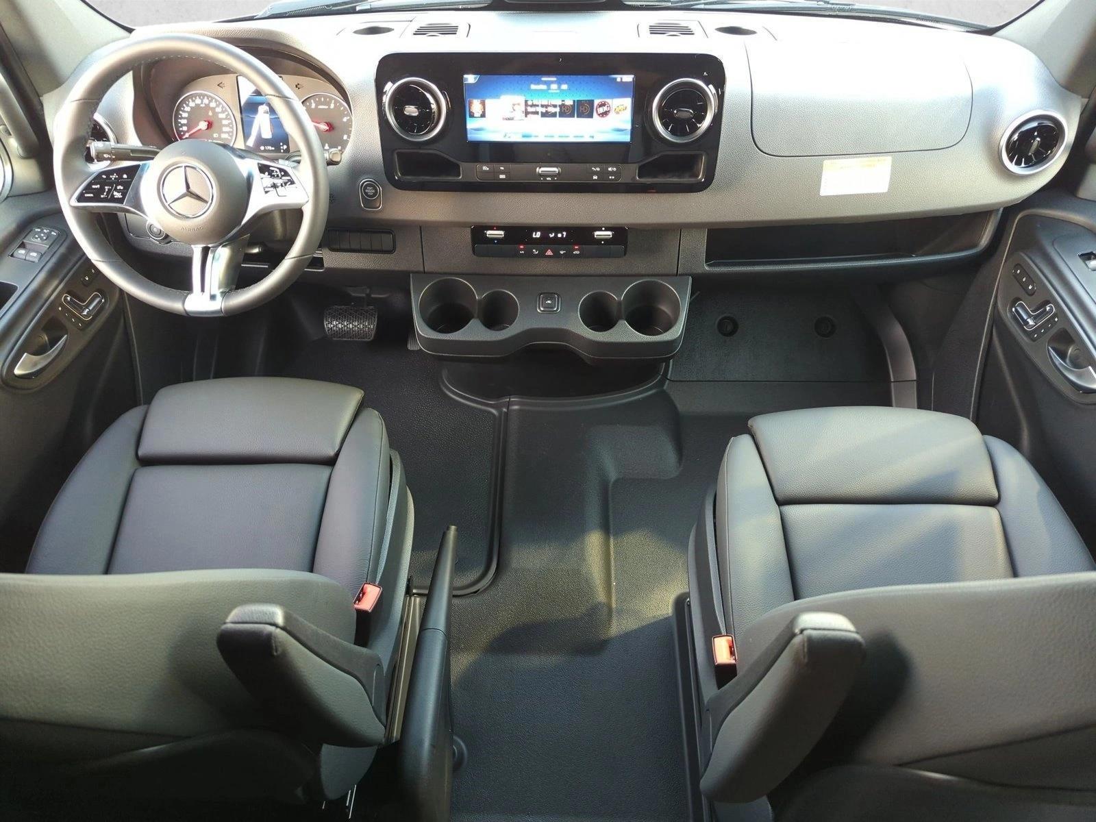 Thumbnail: 2026 Mercedes-Benz Sprinter - 3