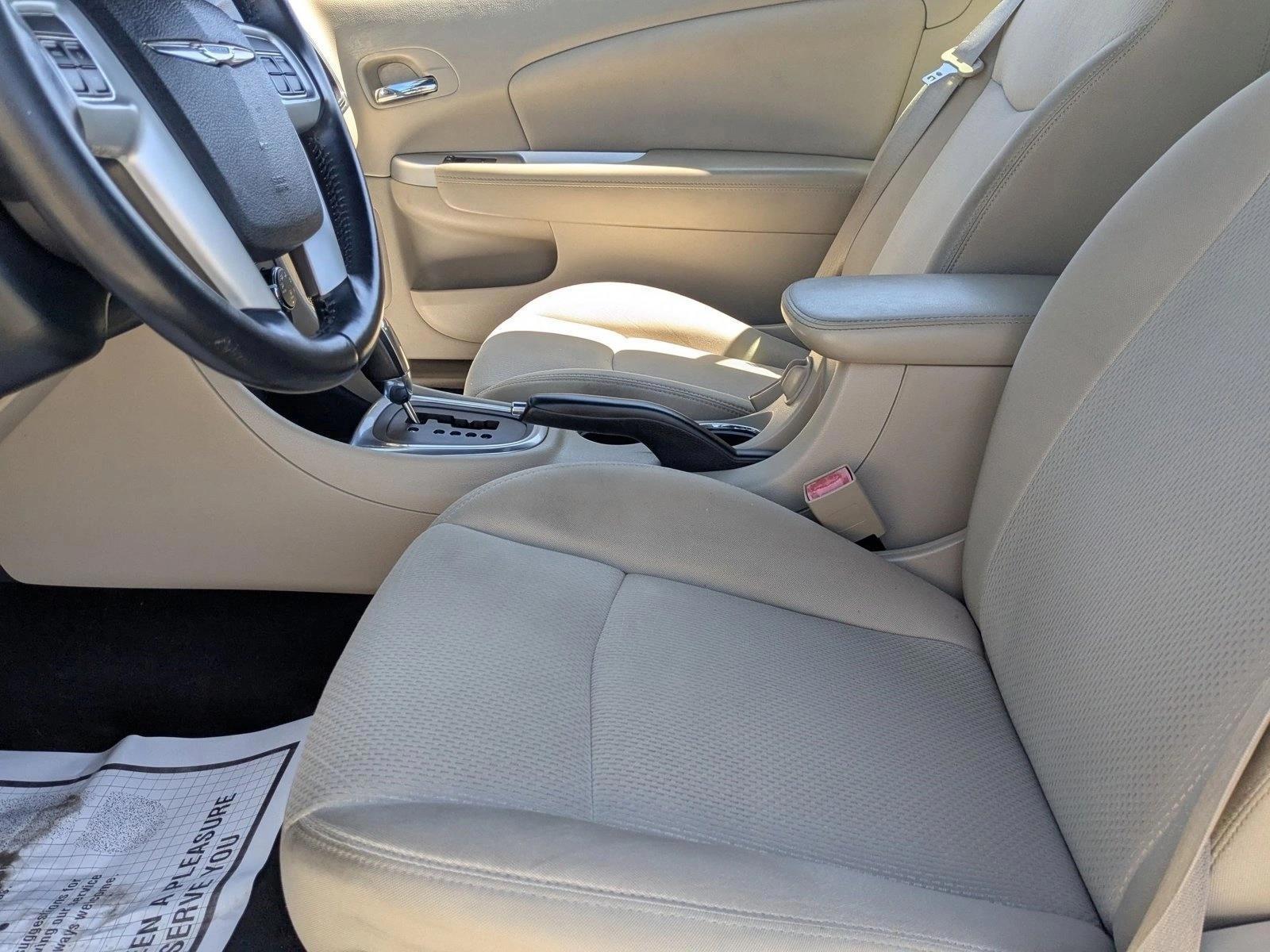 Thumbnail: 2014 Chrysler 200 - 4