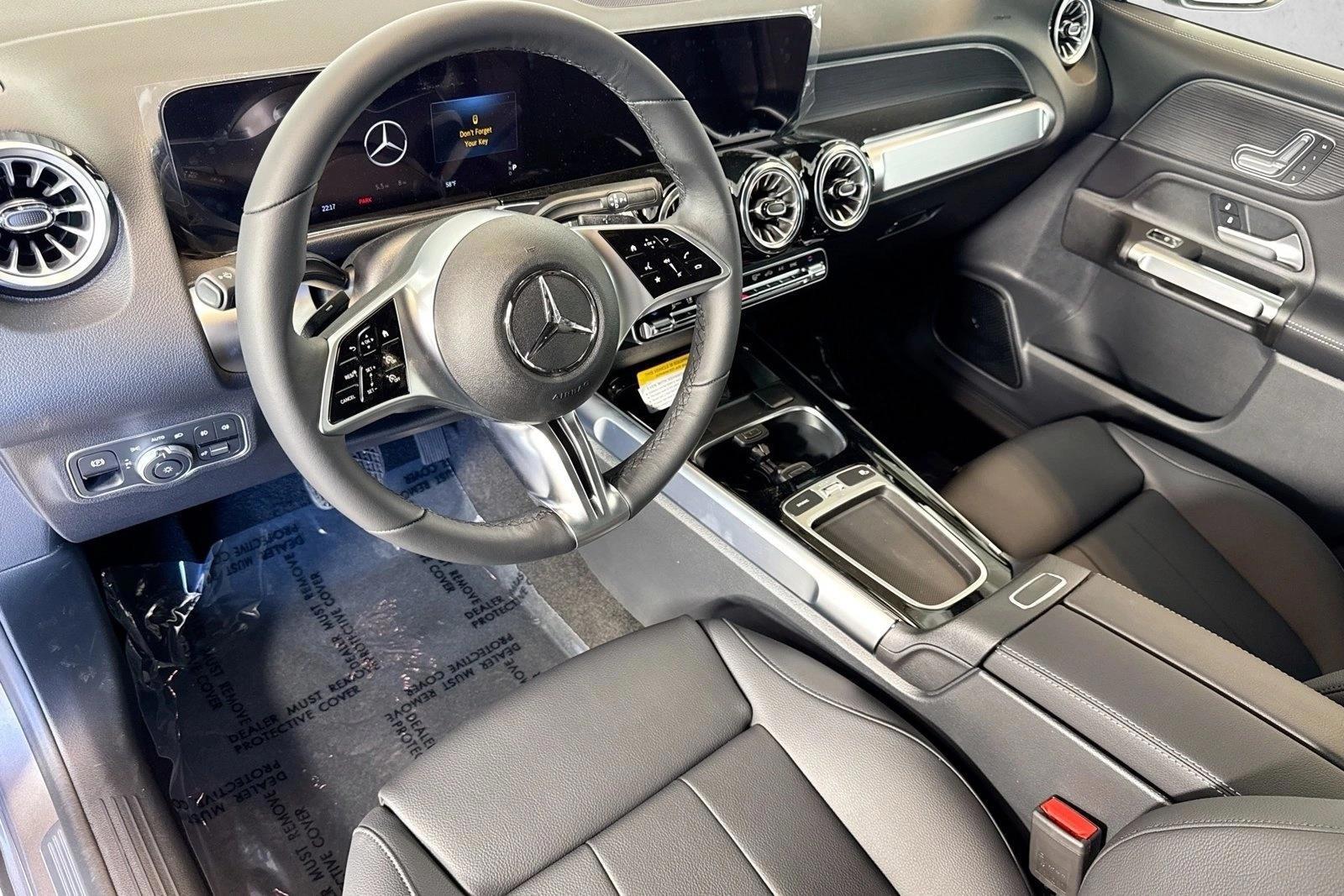 Thumbnail: 2026 Mercedes-Benz GLB - 3