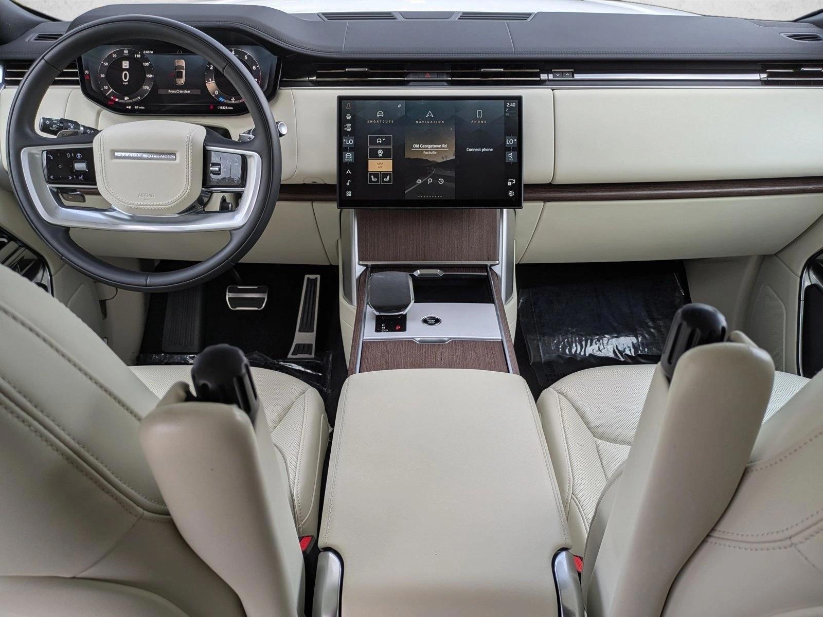 Thumbnail: 2025 Land Rover Range Rover - 3