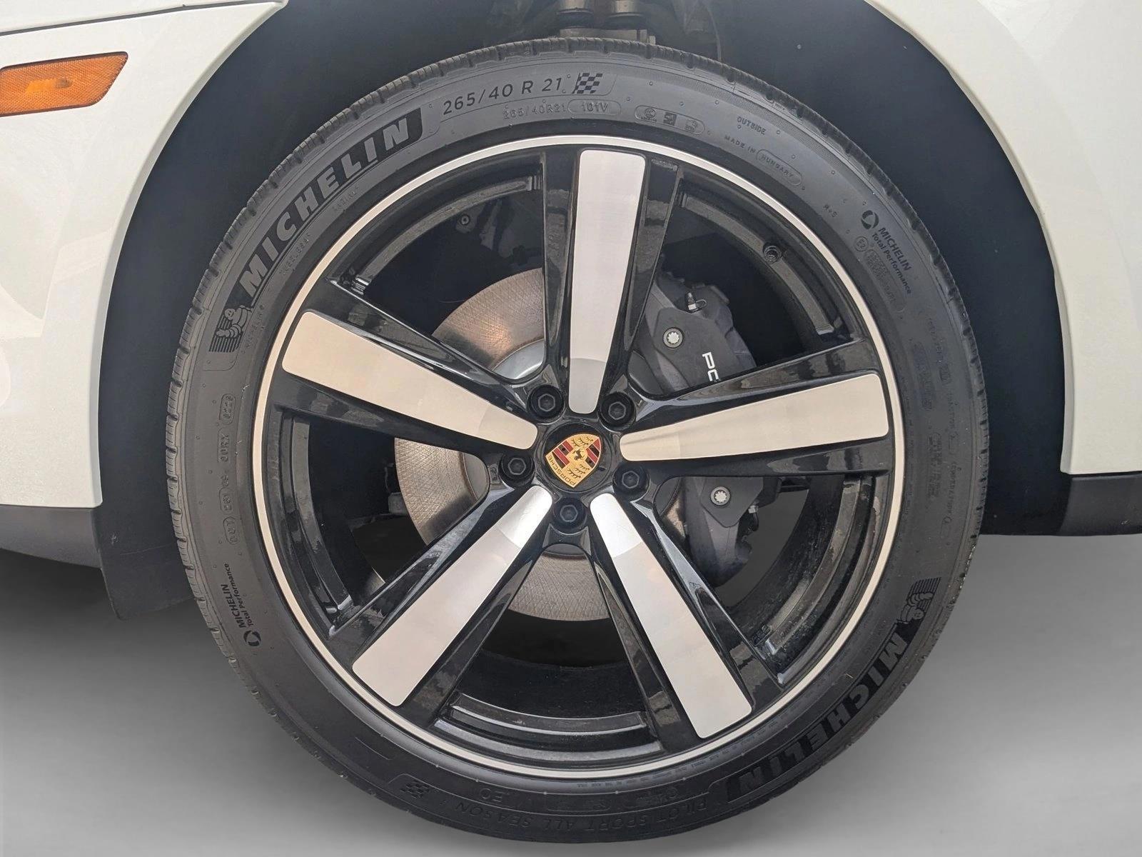 2026 Porsche Macan T - Photo 30