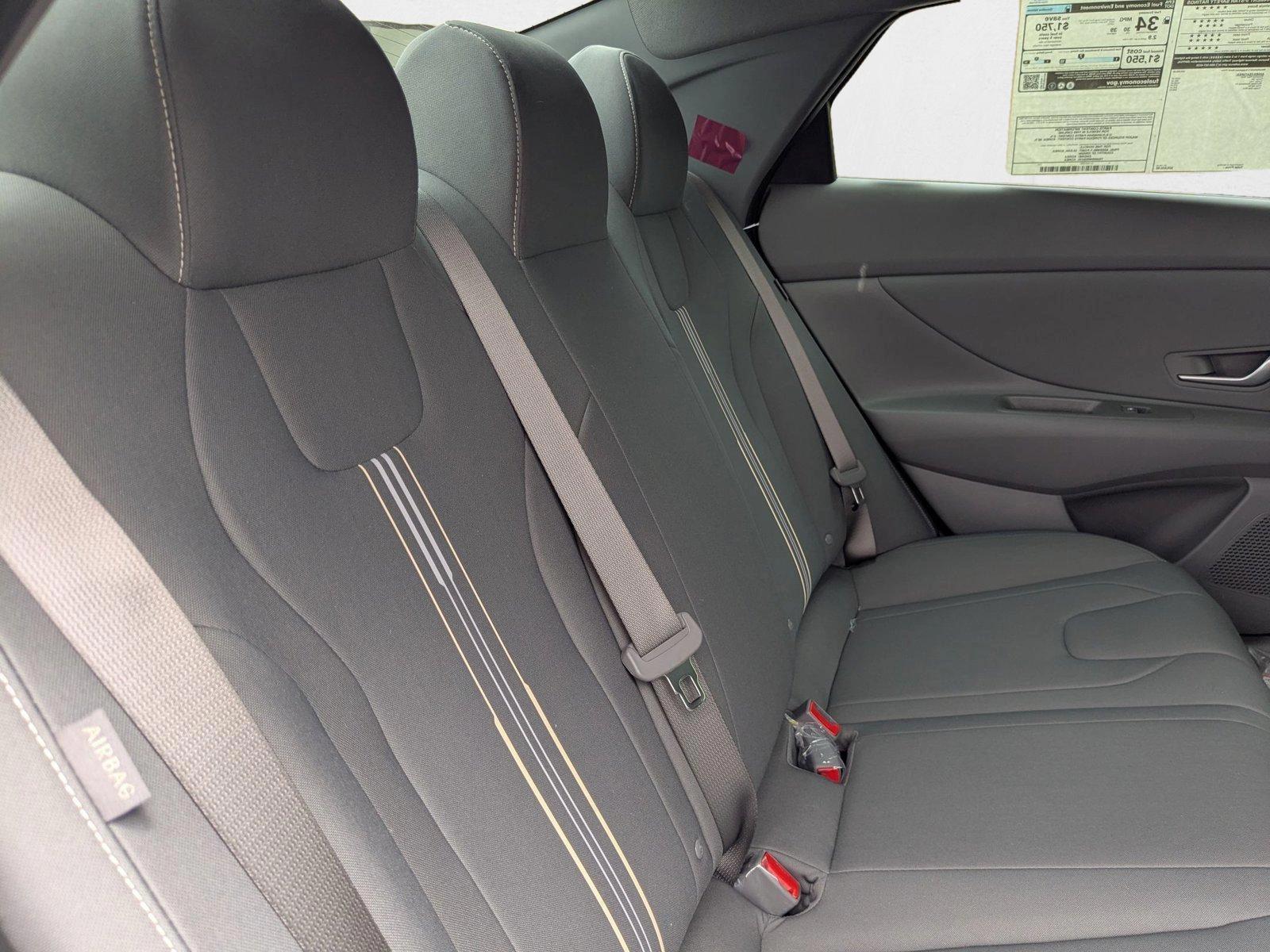 2025 Hyundai Elantra SEL - Photo 20