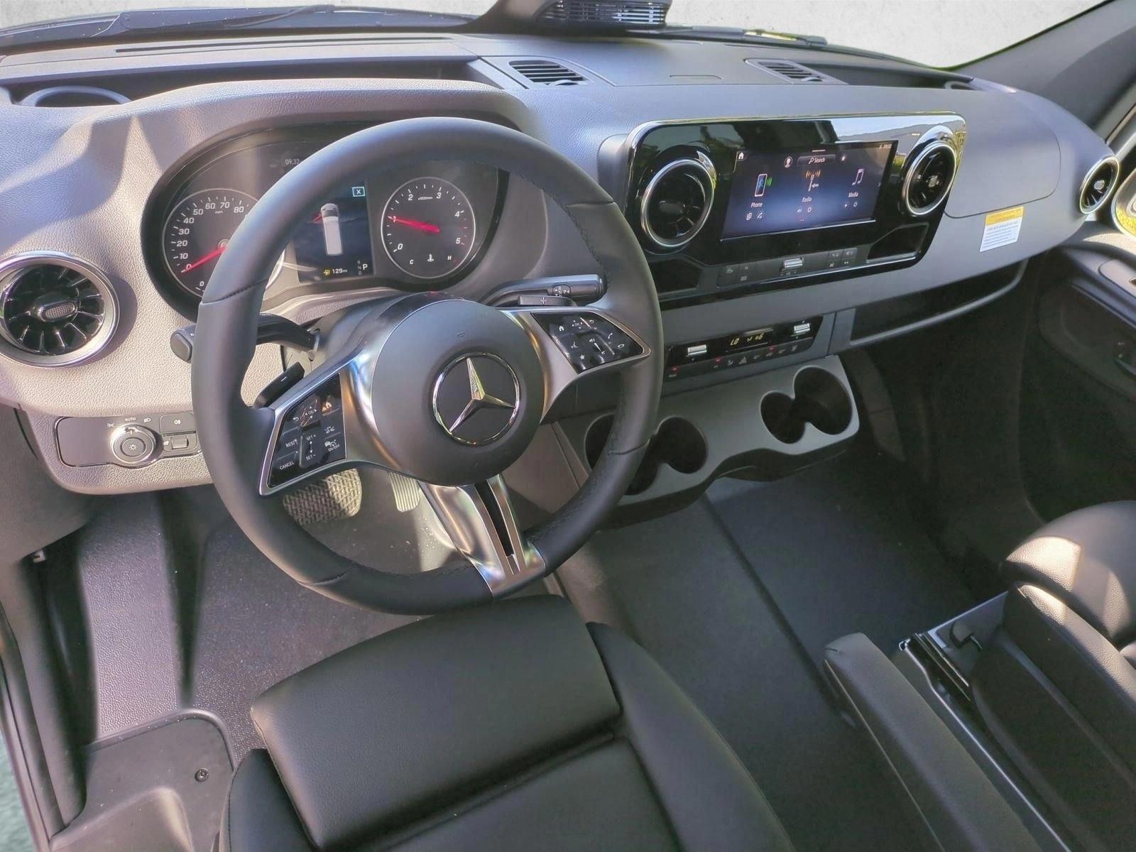 Thumbnail: 2026 Mercedes-Benz Sprinter - 3