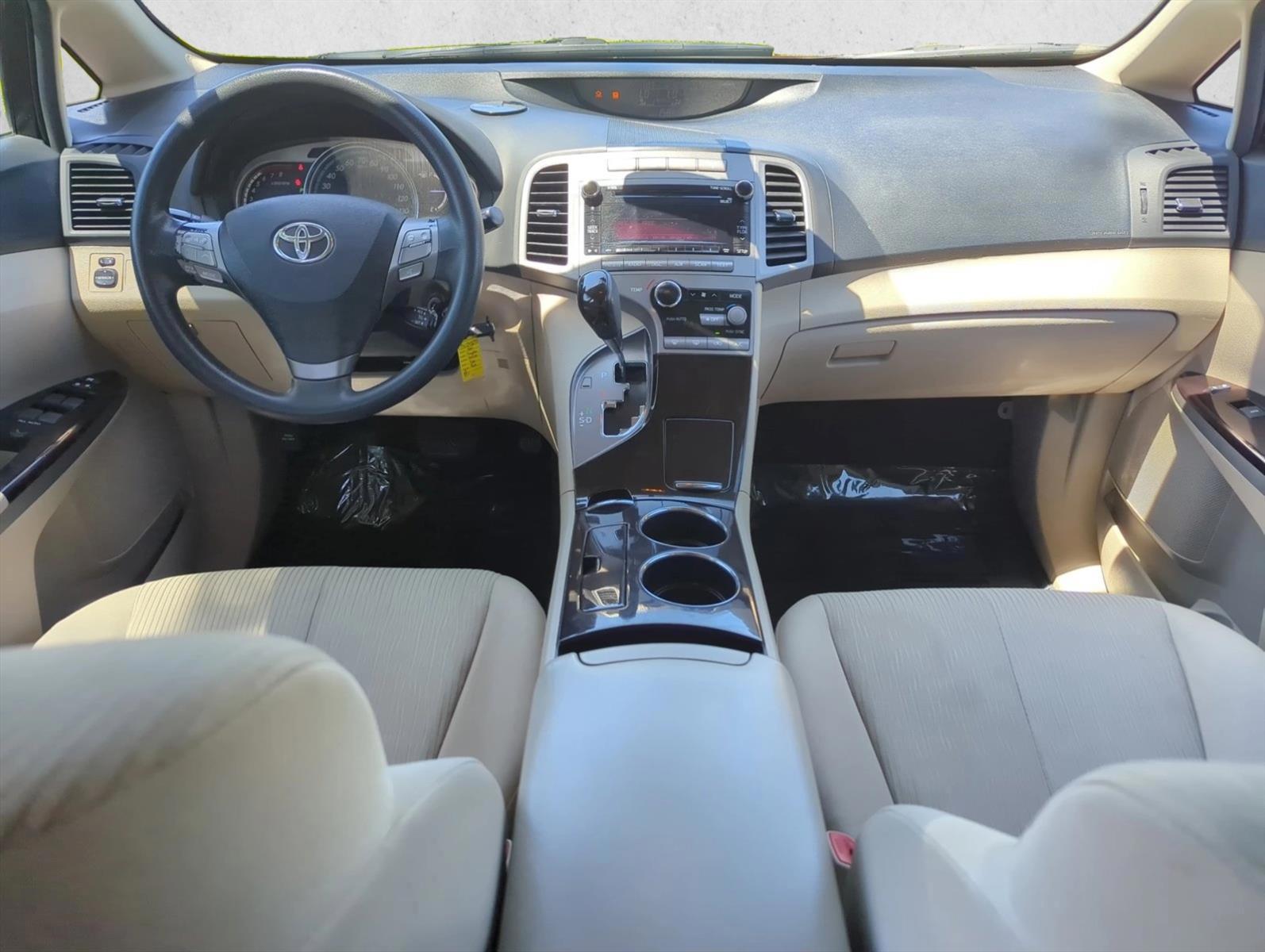 Thumbnail: 2011 Toyota Venza - 3