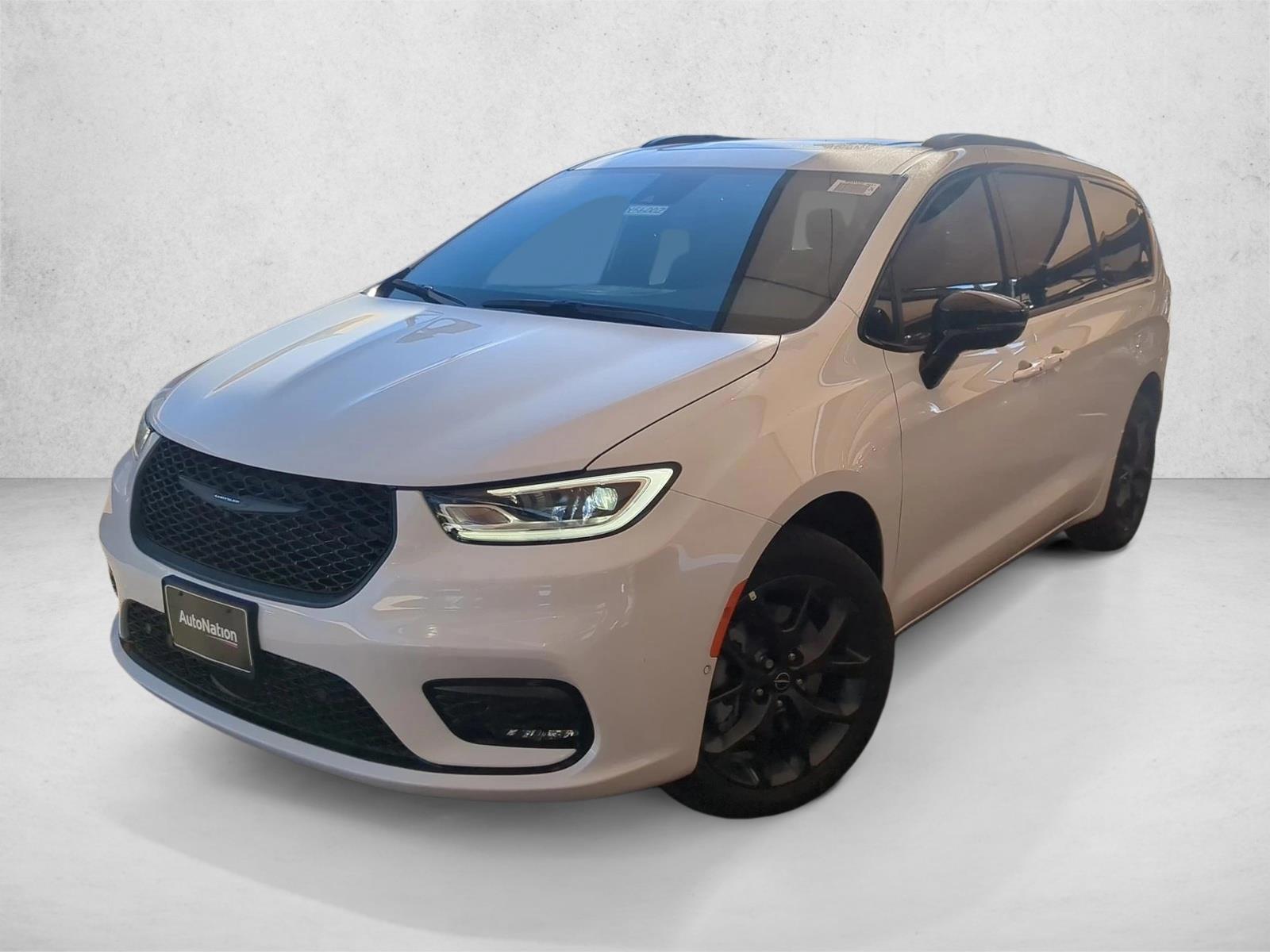 Thumbnail: 2026 Chrysler Pacifica - 1