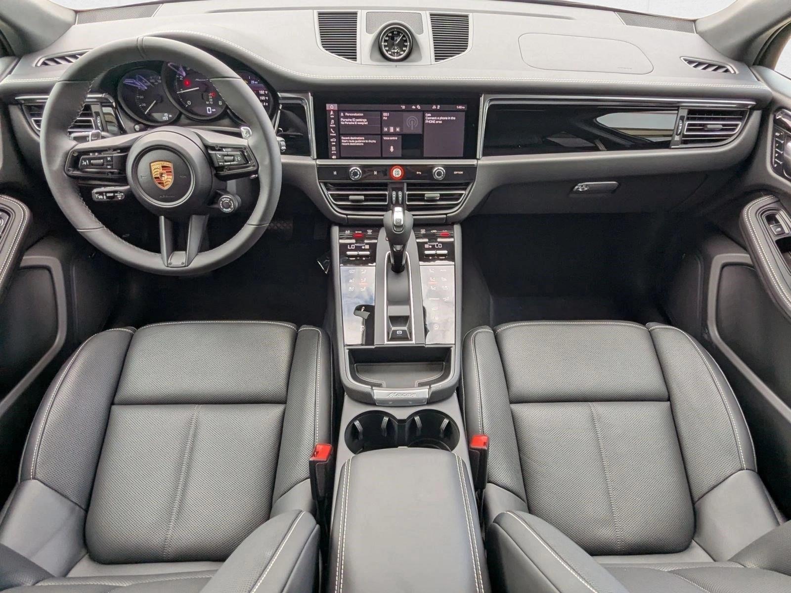 2026 Porsche Macan T - Photo 22