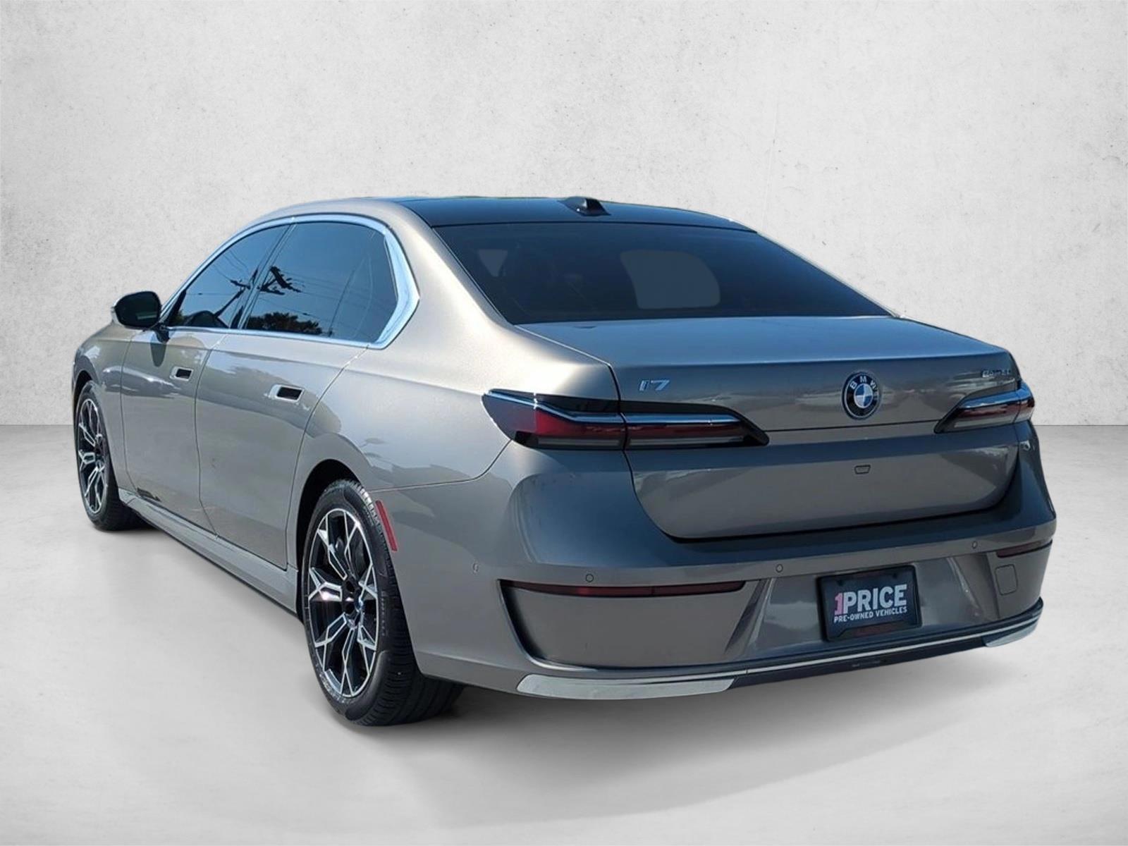2025 BMW i7 50 - Photo 8