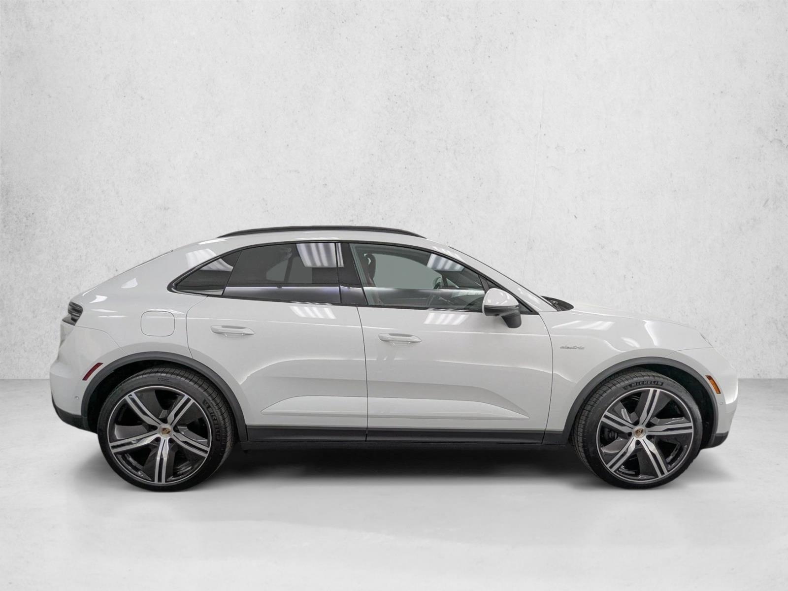 2025 Porsche Macan Base - Photo 8
