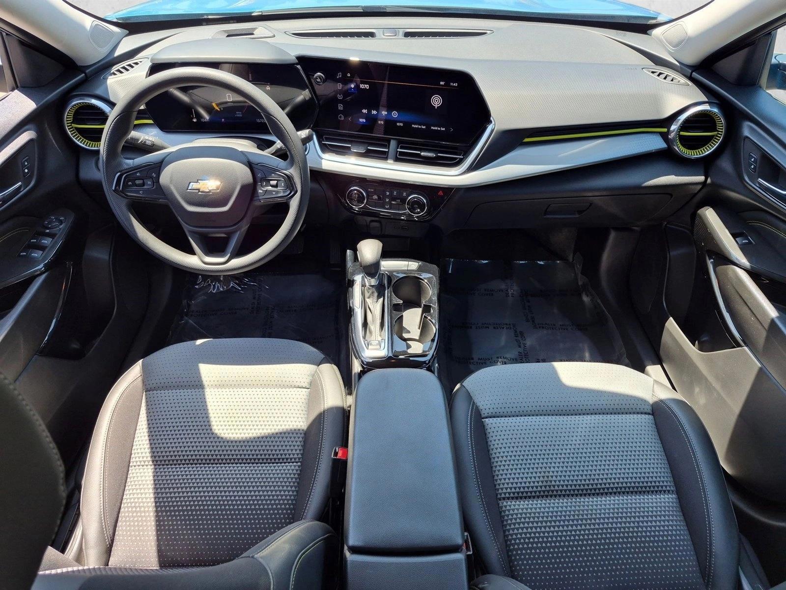 Thumbnail: 2025 Chevrolet Trax - 3