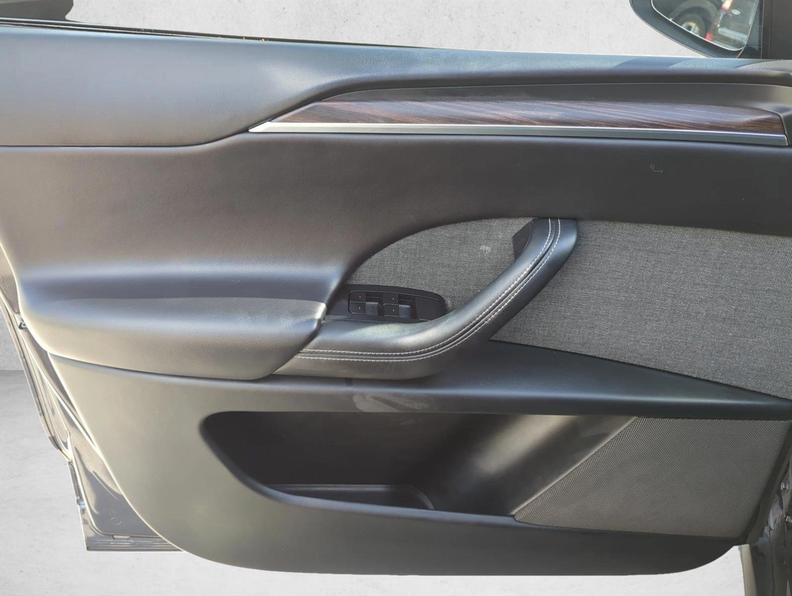 2024 Tesla Model X Long Range - Photo 9