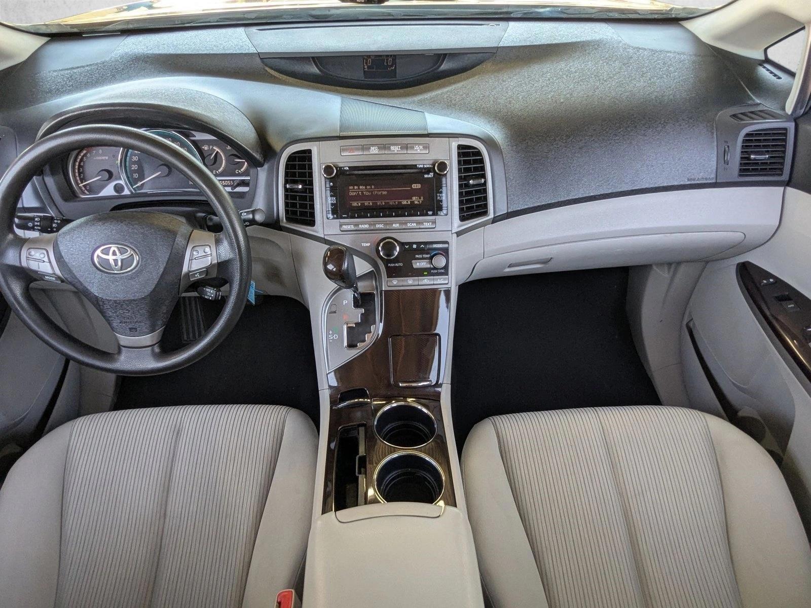 Thumbnail: 2010 Toyota Venza - 4