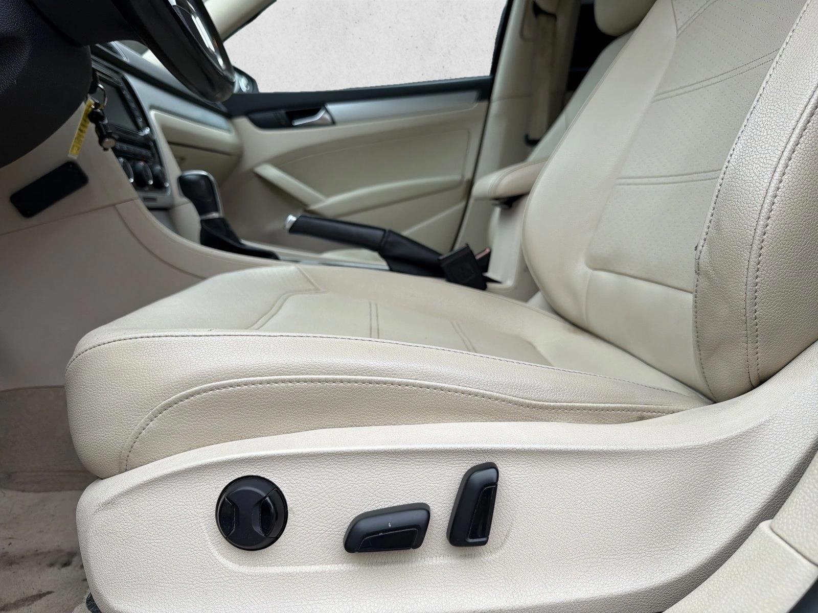 Thumbnail: 2013 Volkswagen Passat - 4