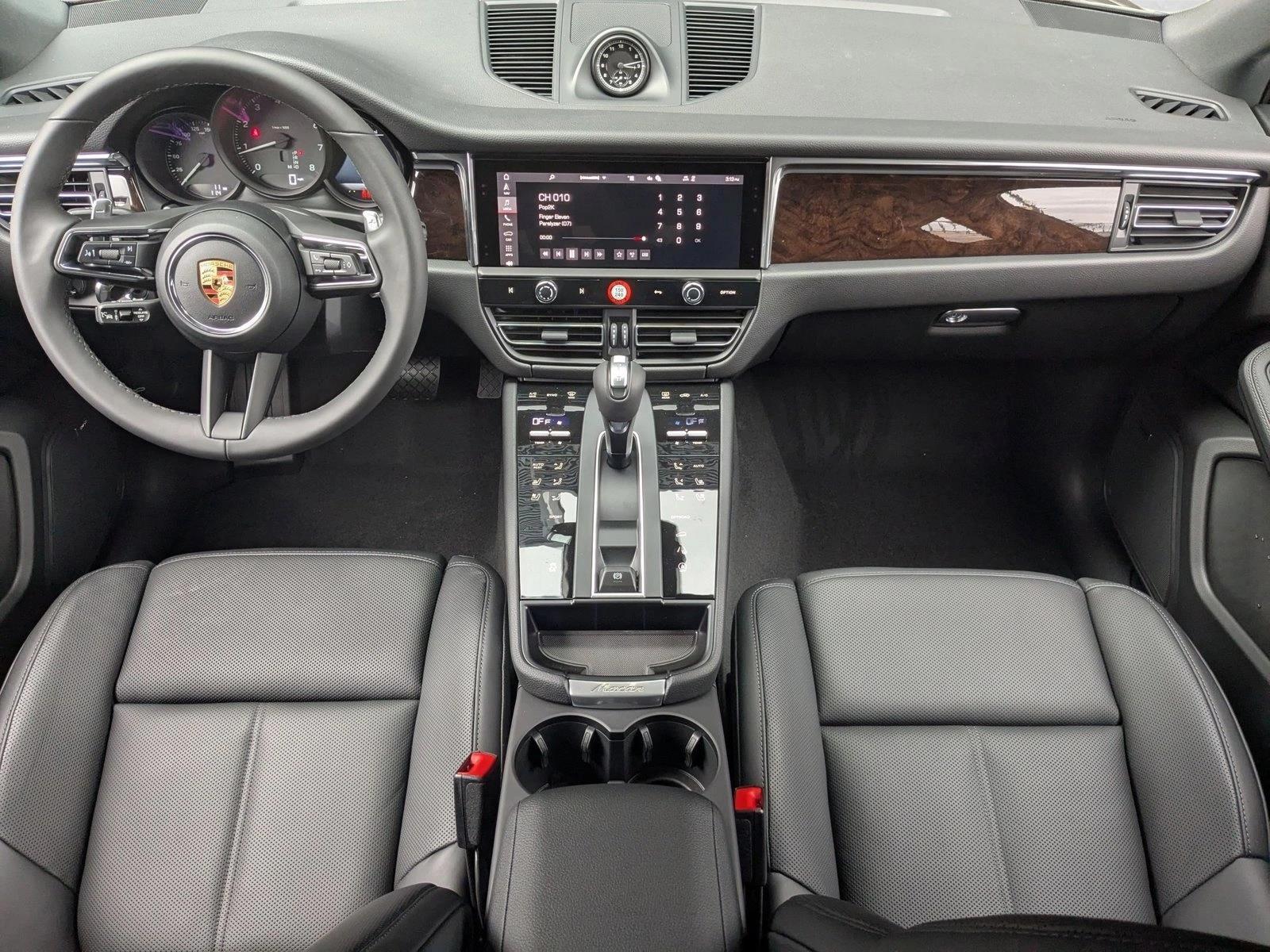 Thumbnail: 2026 Porsche Macan - 3