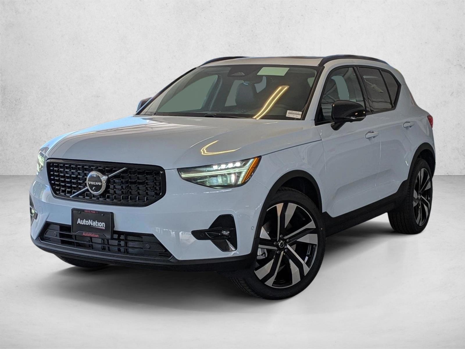 Thumbnail: 2026 Volvo XC40 - 1