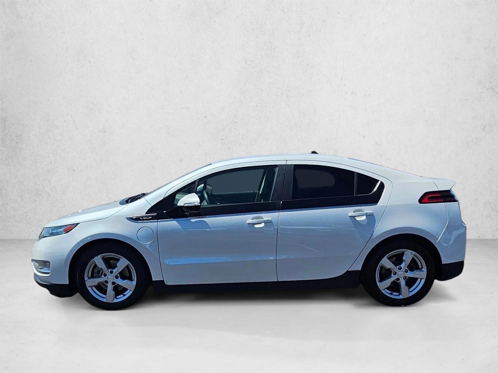 Thumbnail: 2015 Chevrolet Volt - 2