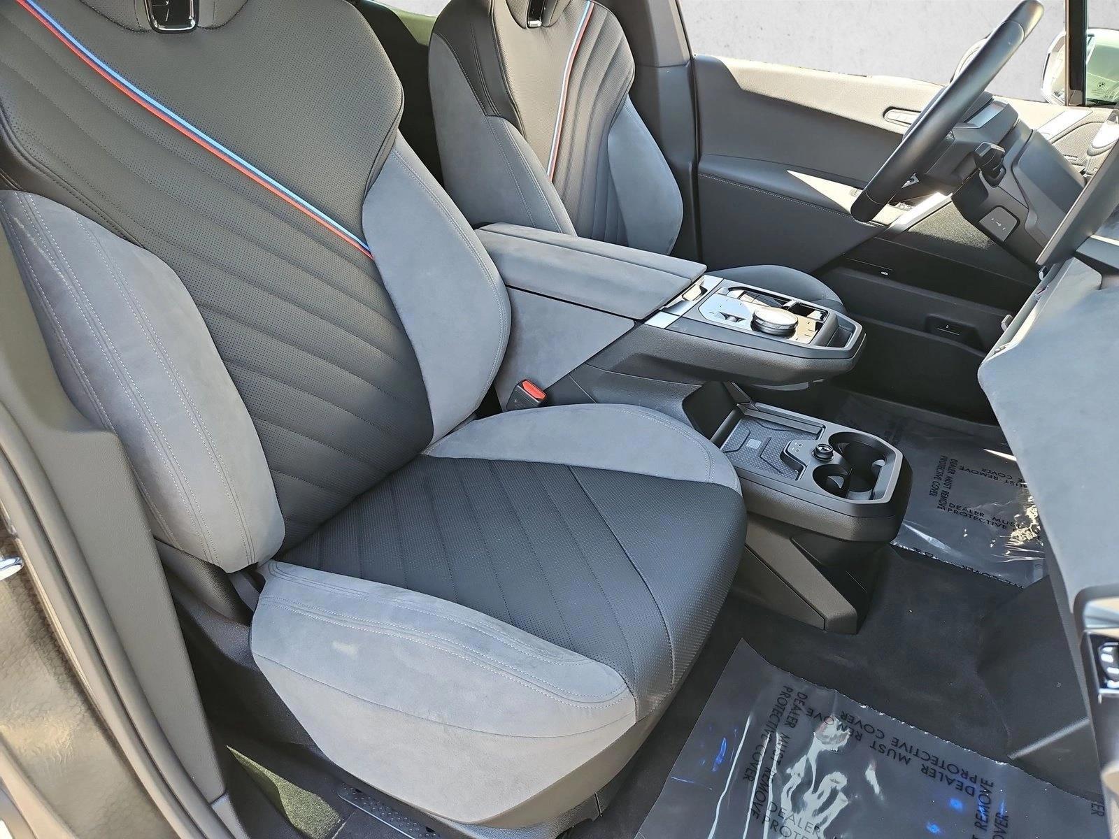 2026 BMW iX 45 - Photo 21