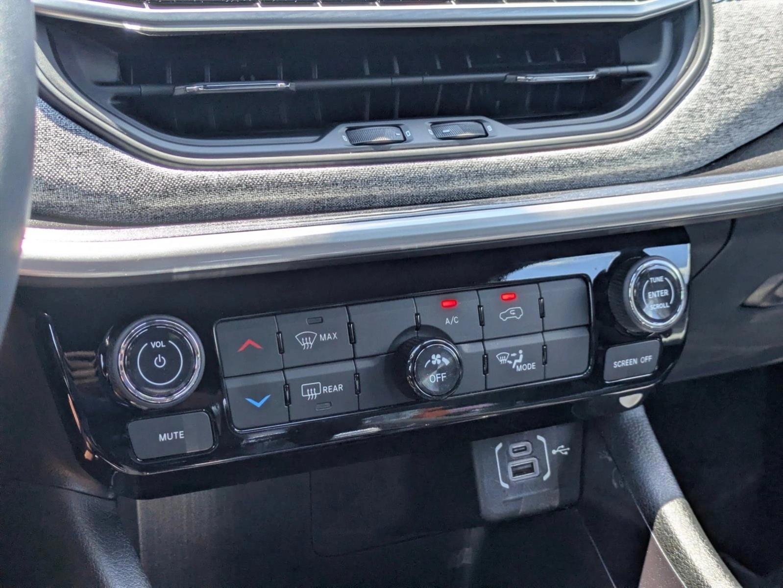 2025 Jeep Compass Latitude - Photo 16