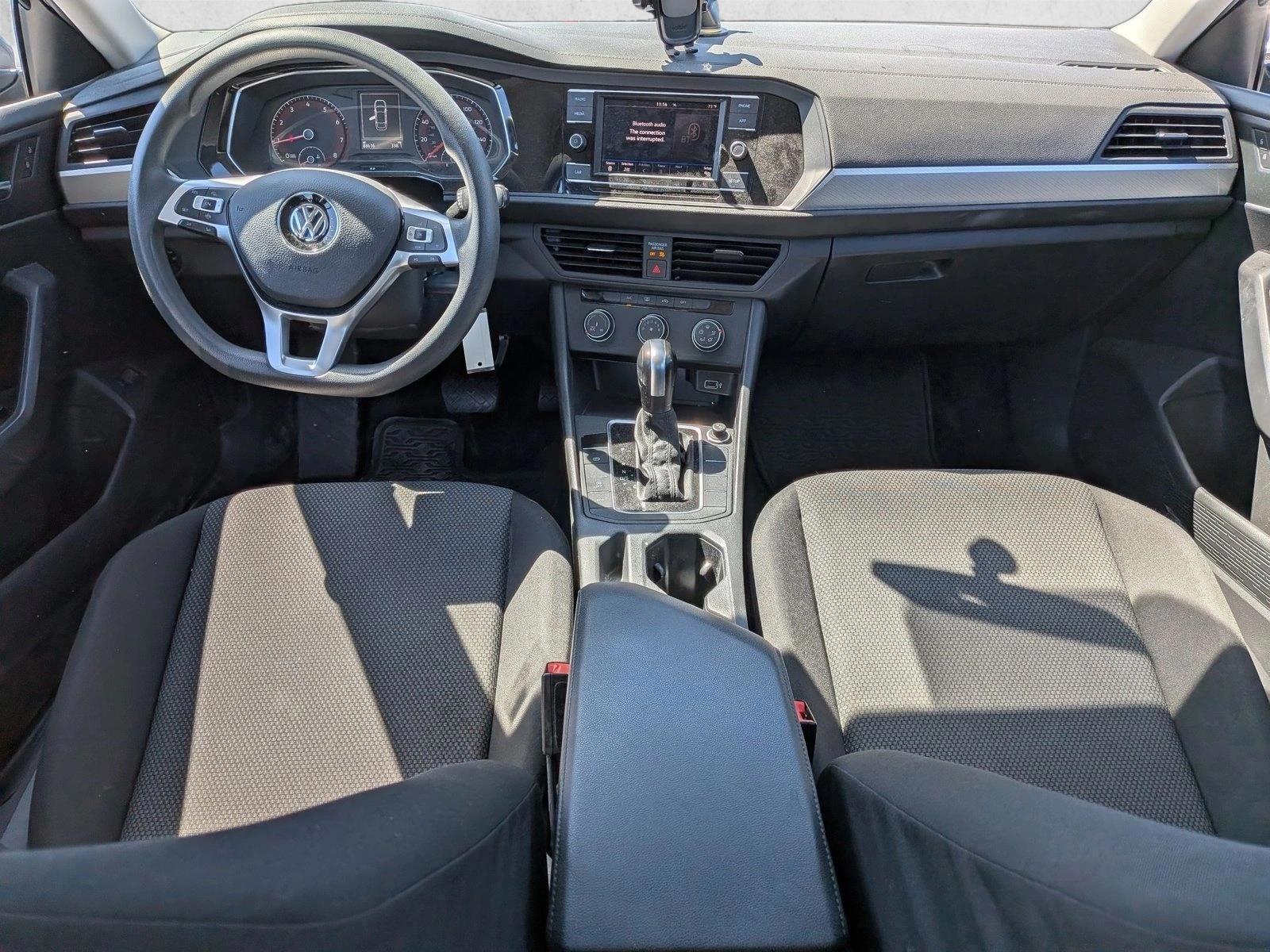 Thumbnail: 2019 Volkswagen Jetta - 4