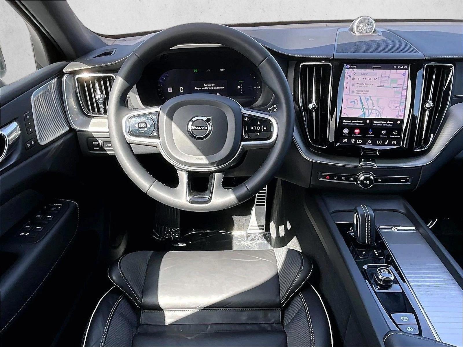 Thumbnail: 2022 Volvo XC60 - 3
