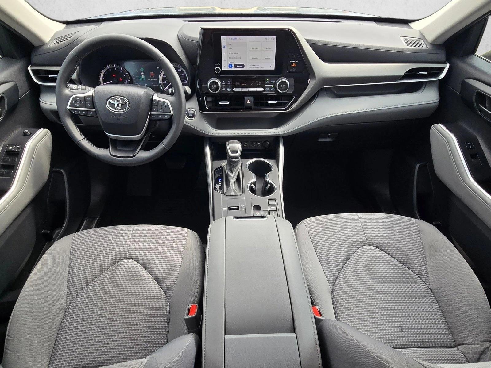 Thumbnail: 2023 Toyota Highlander - 4