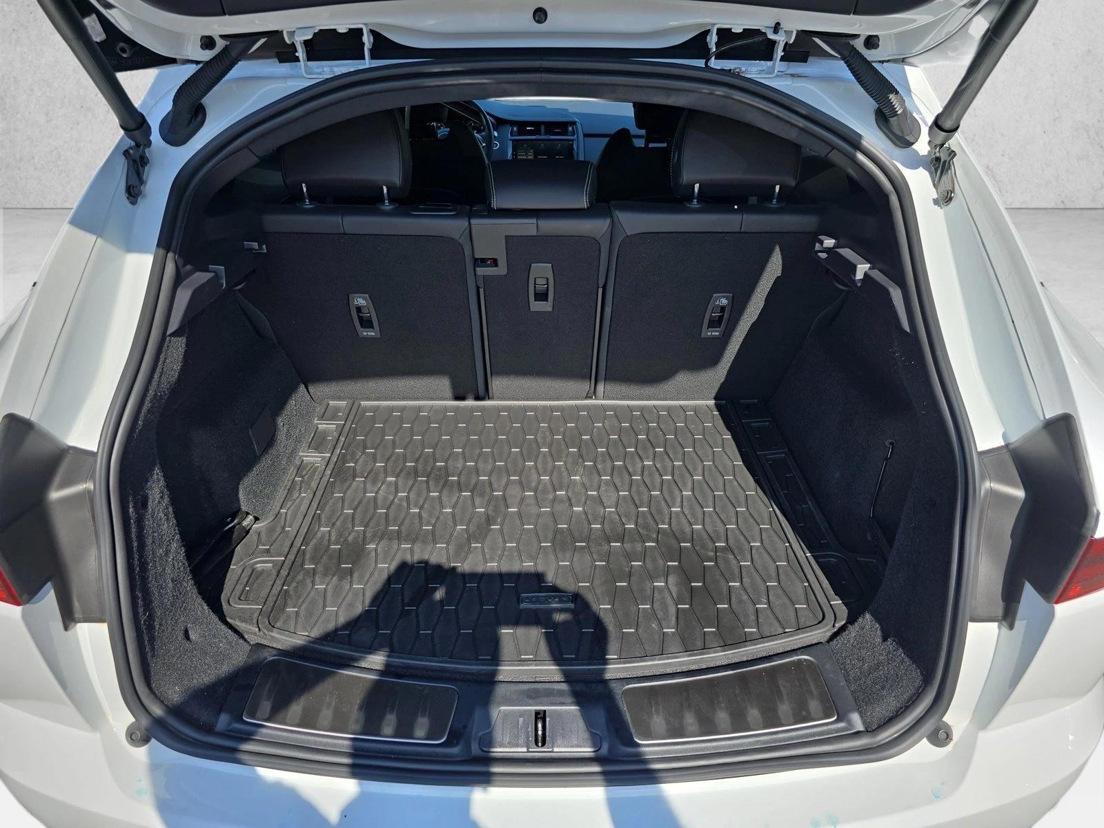 2024 Jaguar E-Pace R-DYNAMIC SE - Photo 12