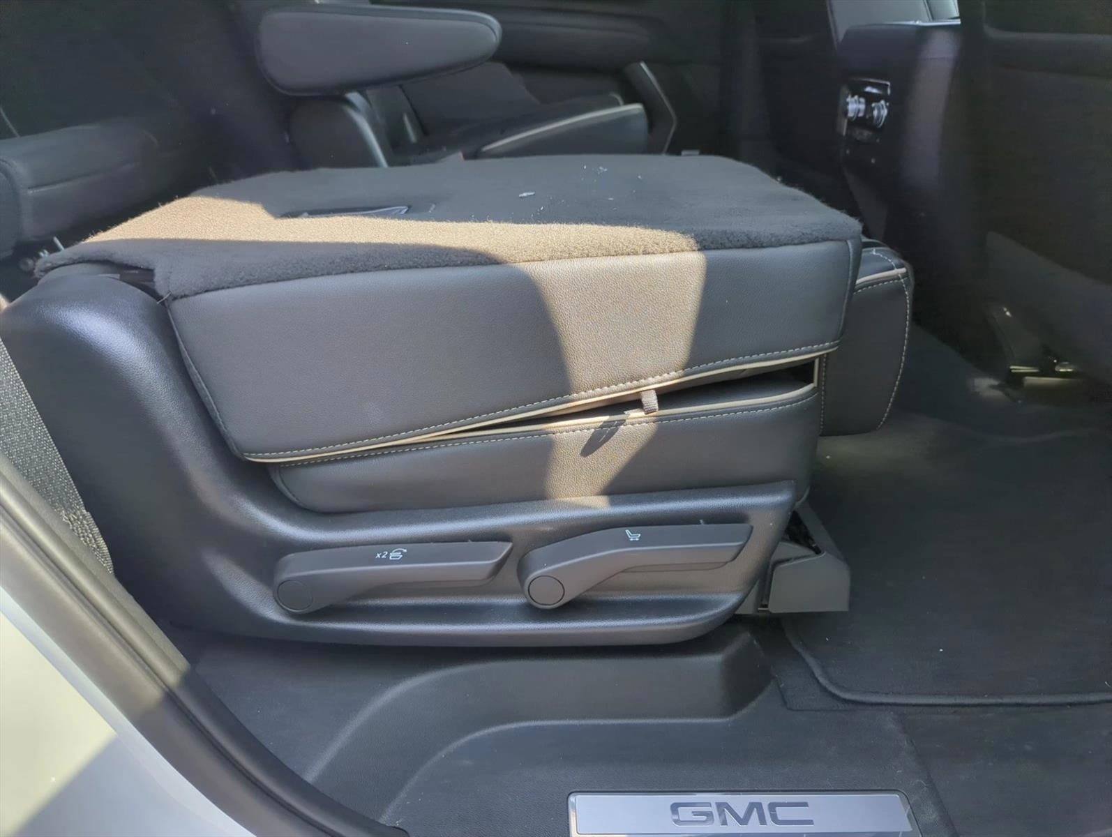 Thumbnail: 2022 GMC Yukon - 3