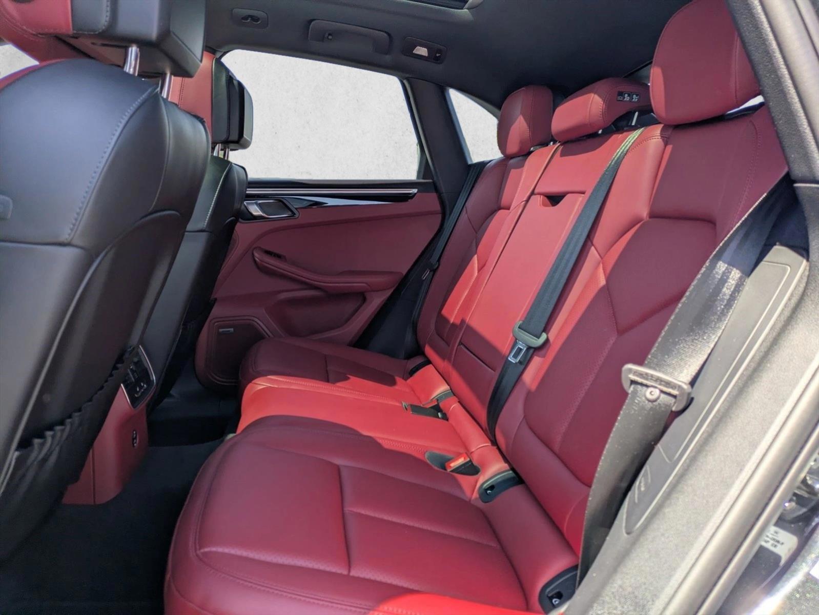 2024 Porsche Macan S - Photo 20