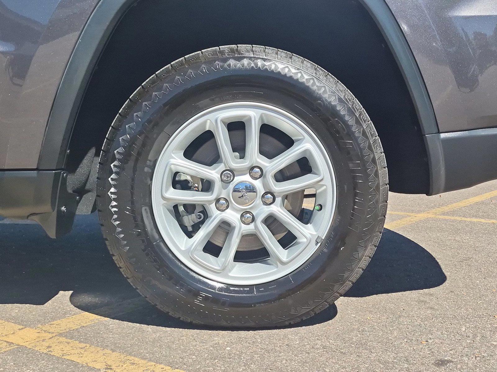 2020 Jeep Grand Cherokee Laredo E - Photo 24