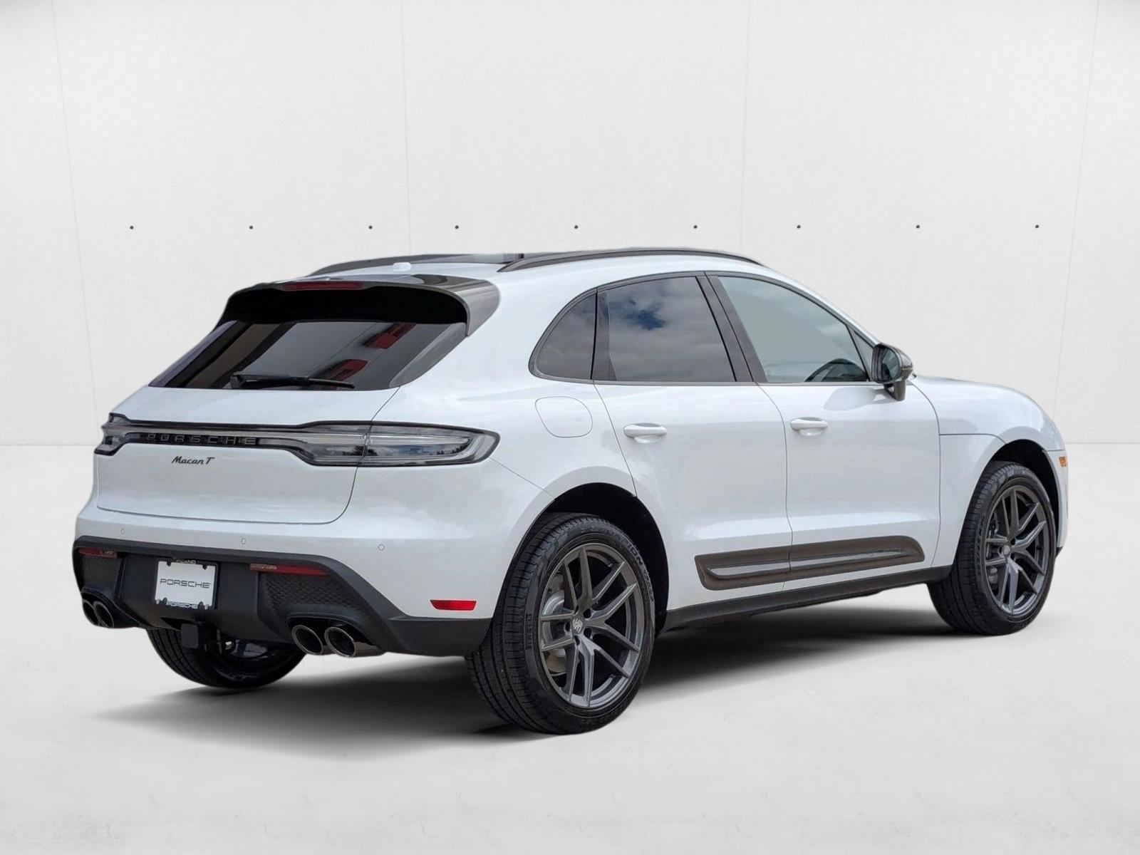 2026 Porsche Macan T - Photo 9