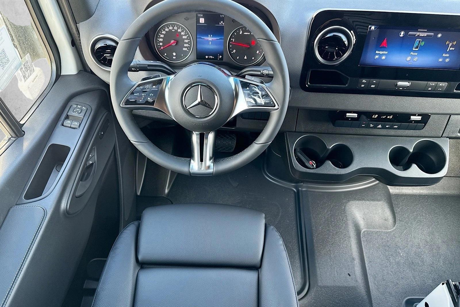 Thumbnail: 2026 Mercedes-Benz Sprinter - 4