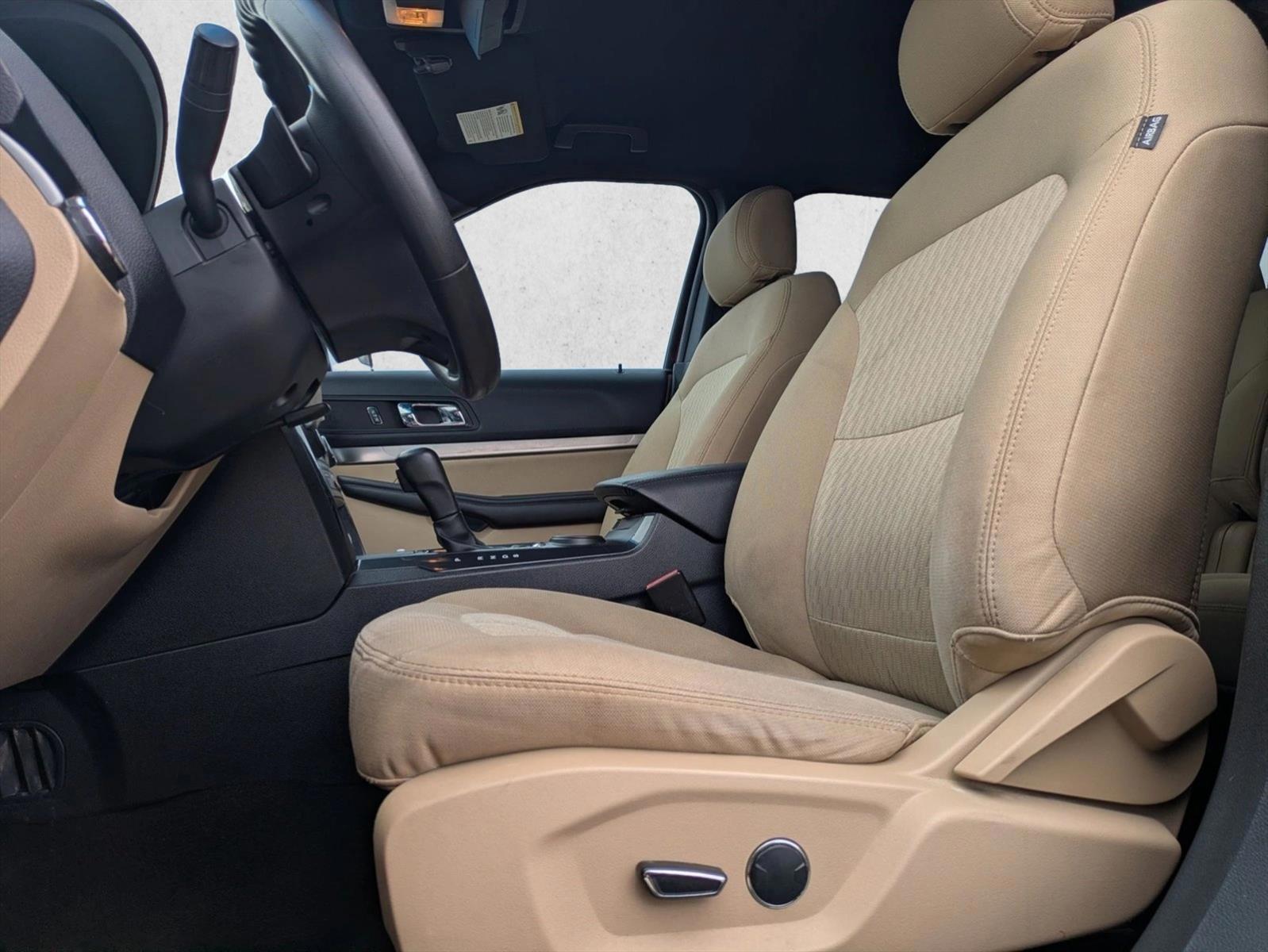 Thumbnail: 2016 Ford Explorer - 4