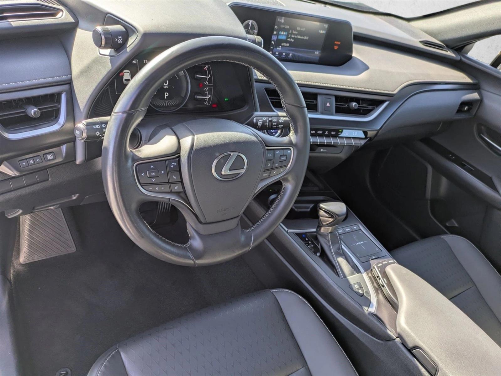 Thumbnail: 2022 Lexus UX - 3