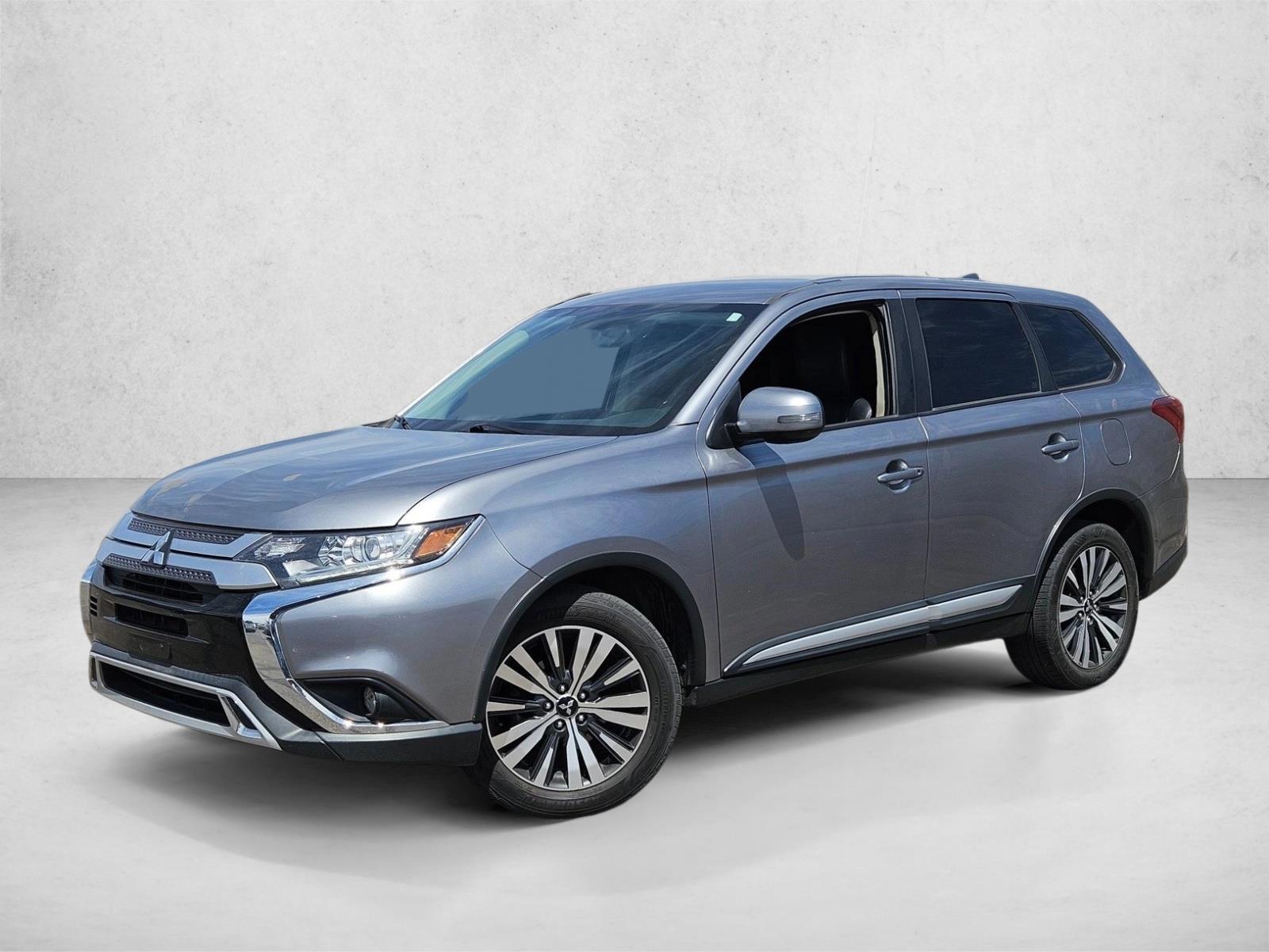 Thumbnail: 2019 Mitsubishi Outlander - 1