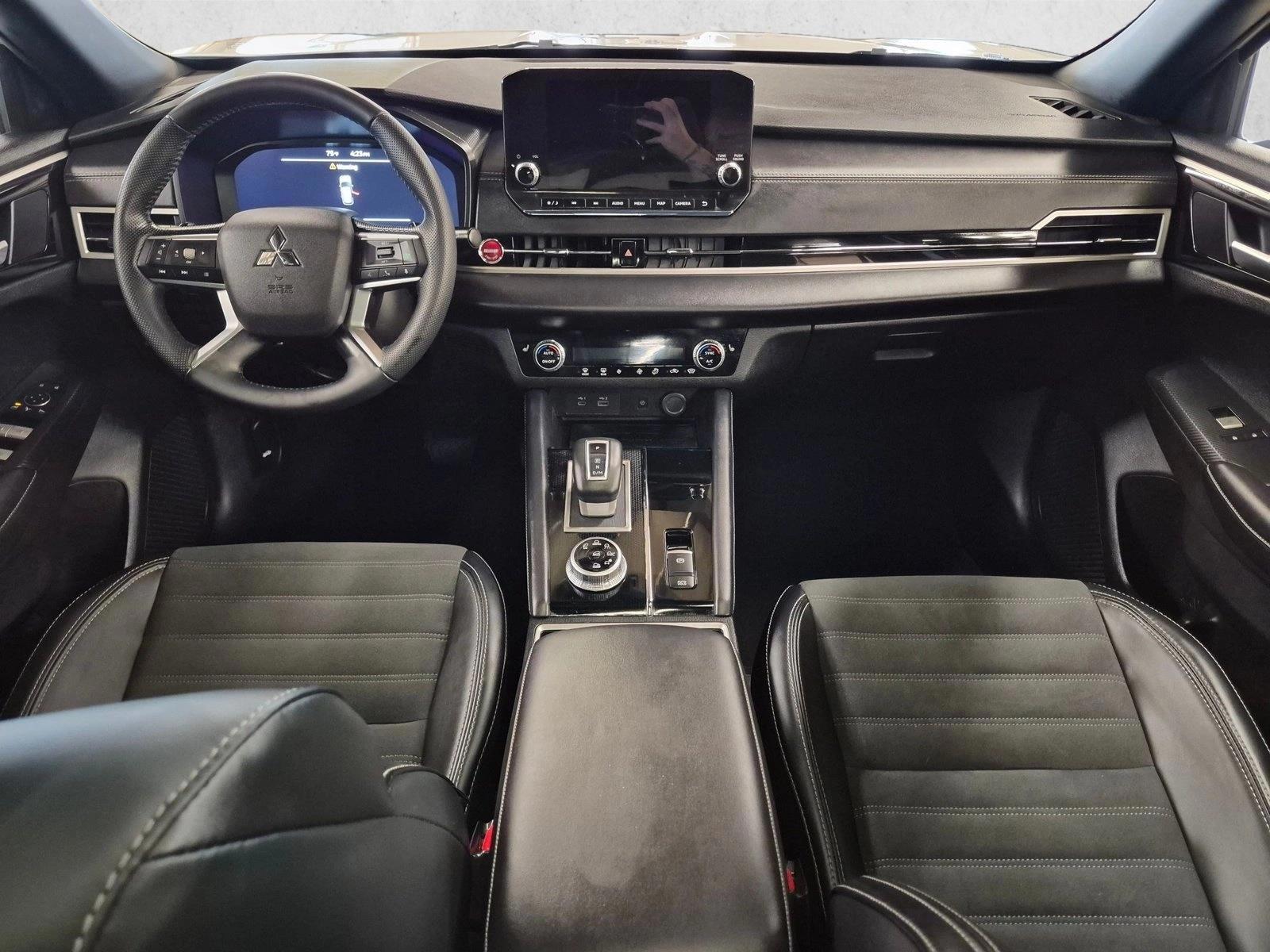 Thumbnail: 2024 Mitsubishi Outlander - 3
